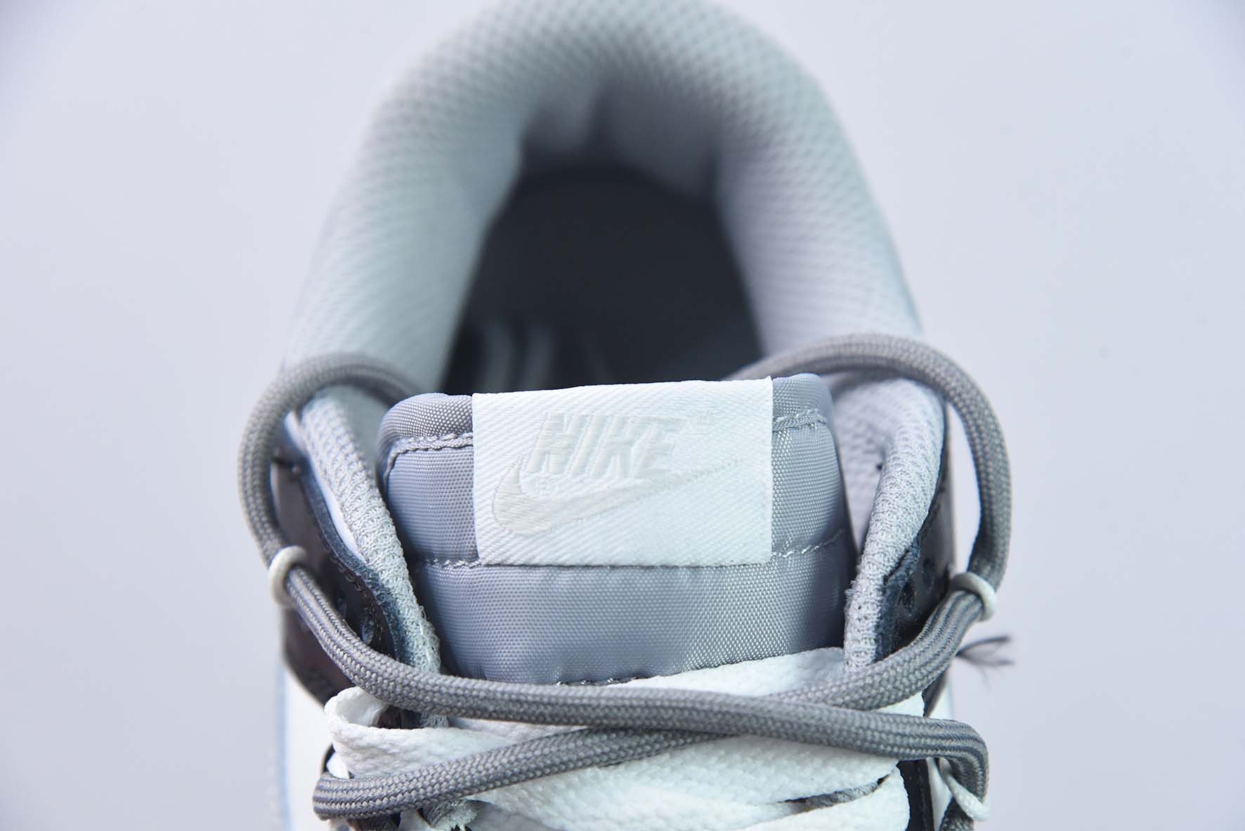 Nike Dunk Low SB 低帮滑板鞋/白灰黑 绑带 定制版