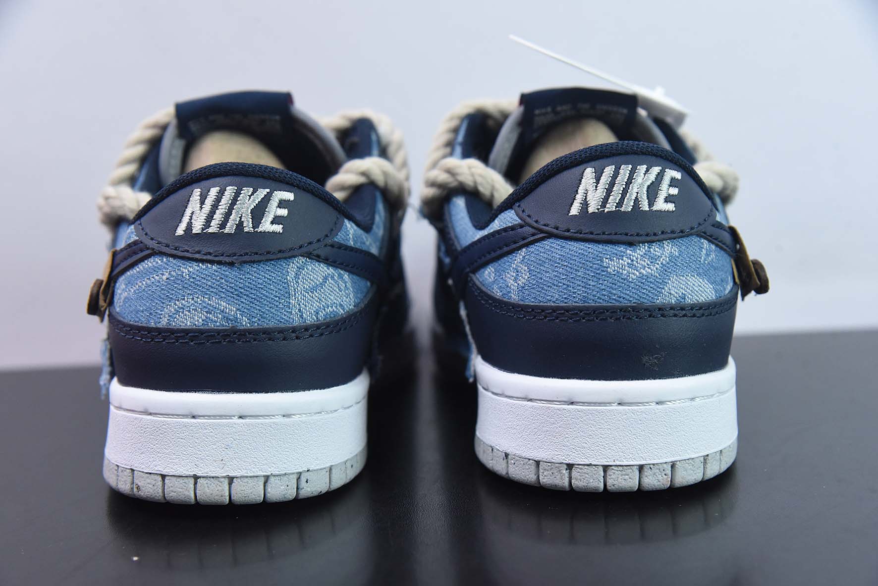 Nike Dunk Low SB 低帮滑板鞋/牛仔蓝腰果 绑带 定制版