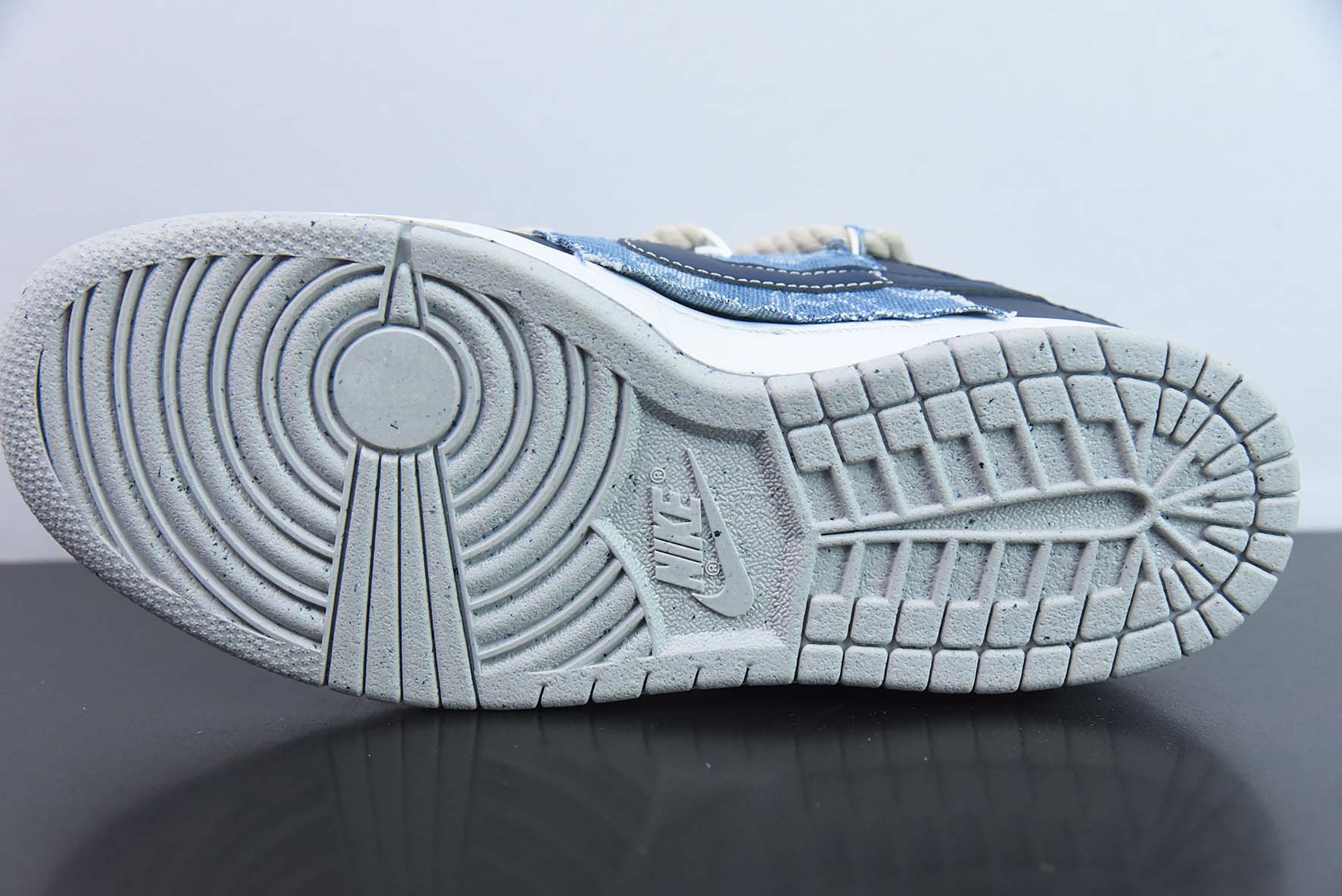 Nike Dunk Low SB 低帮滑板鞋/牛仔蓝腰果 绑带 定制版