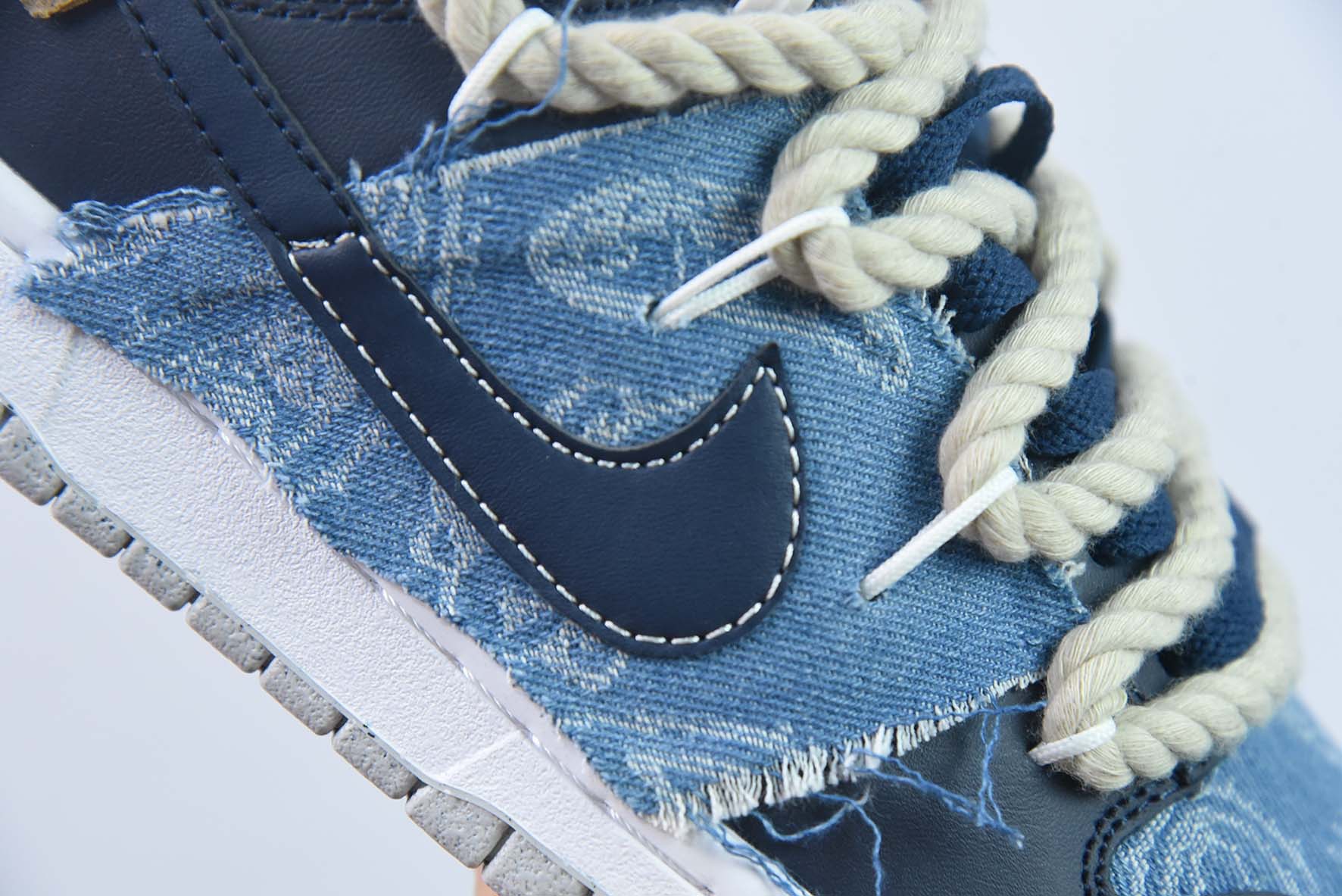 Nike Dunk Low SB 低帮滑板鞋/牛仔蓝腰果 绑带 定制版
