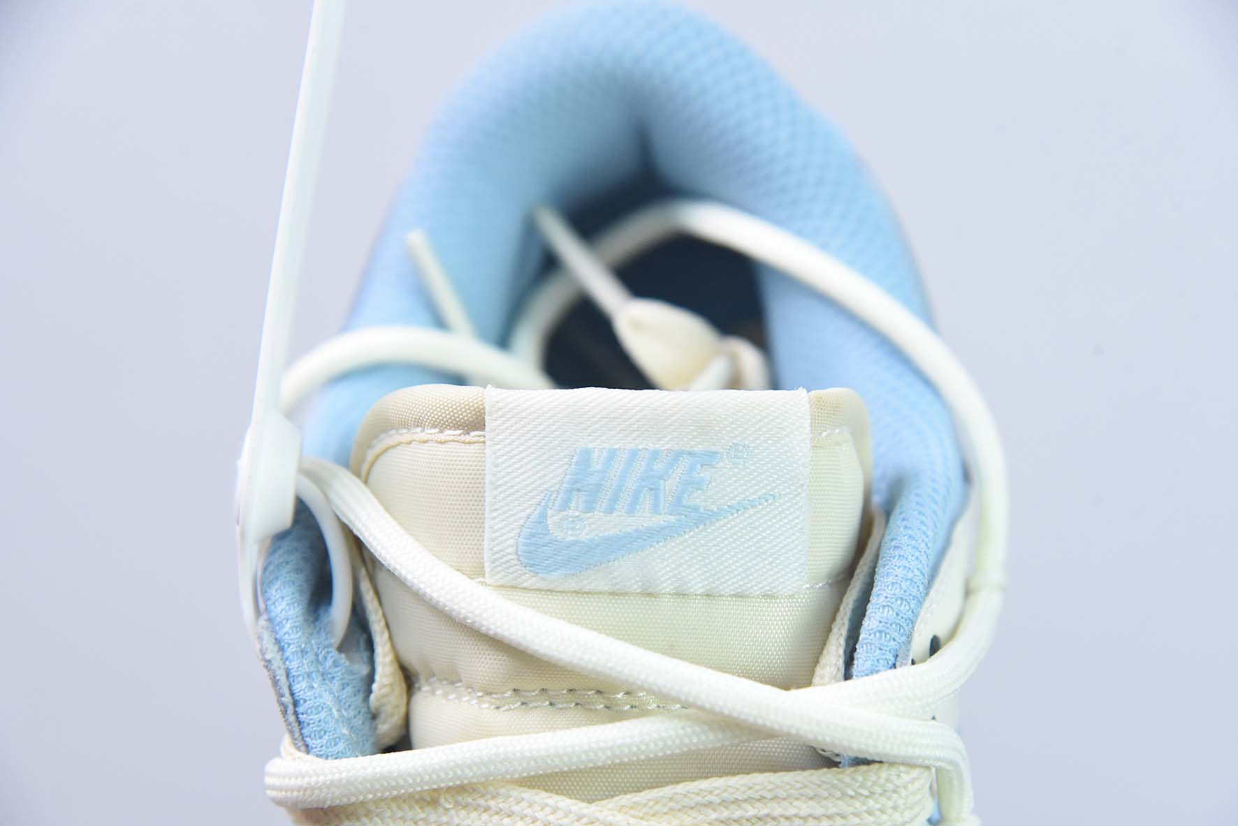 Nike Dunk Low SB 低帮滑板鞋/牛奶白蓝 绑带 定制版