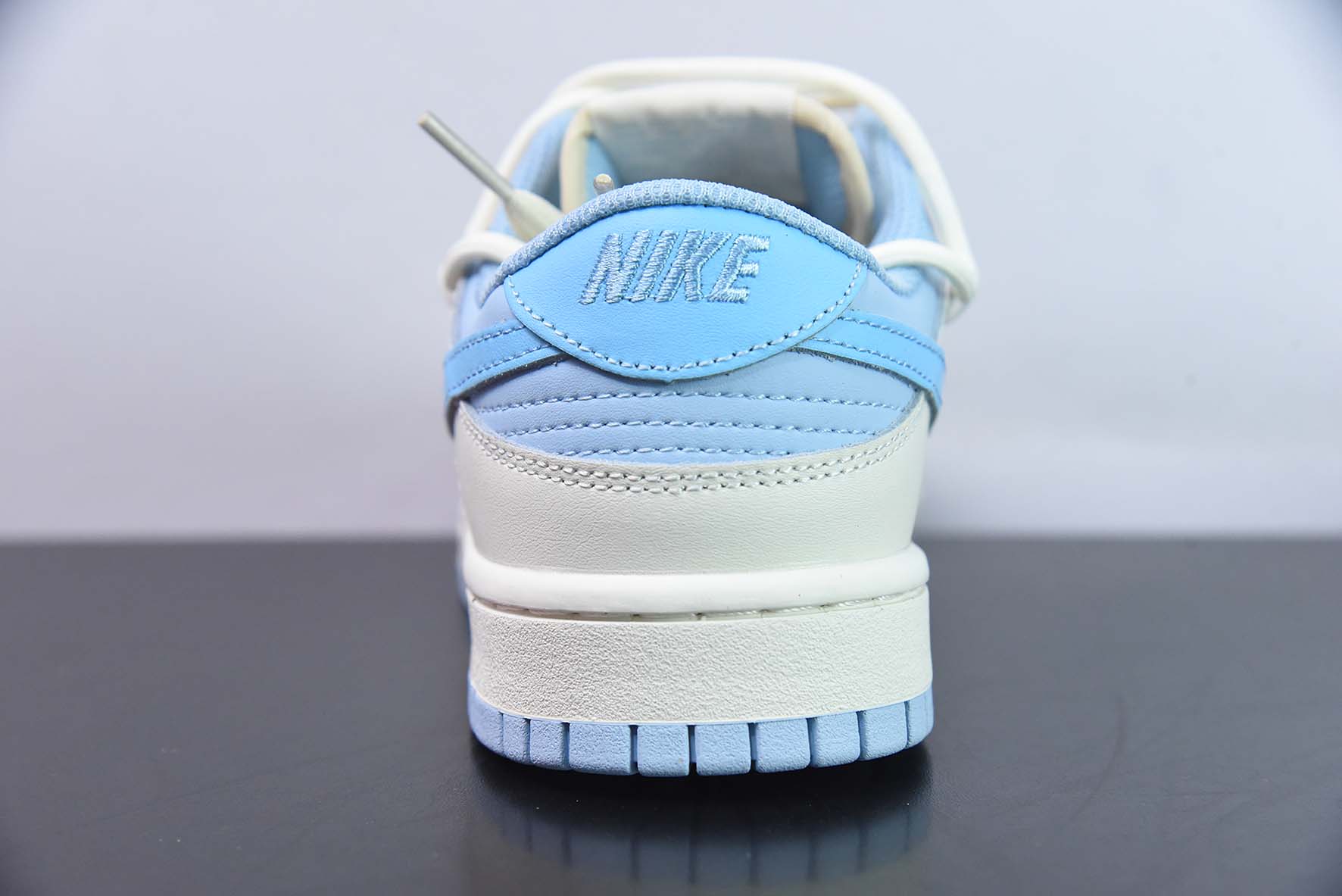 Nike Dunk Low SB 低帮滑板鞋/牛奶白蓝 绑带 定制版