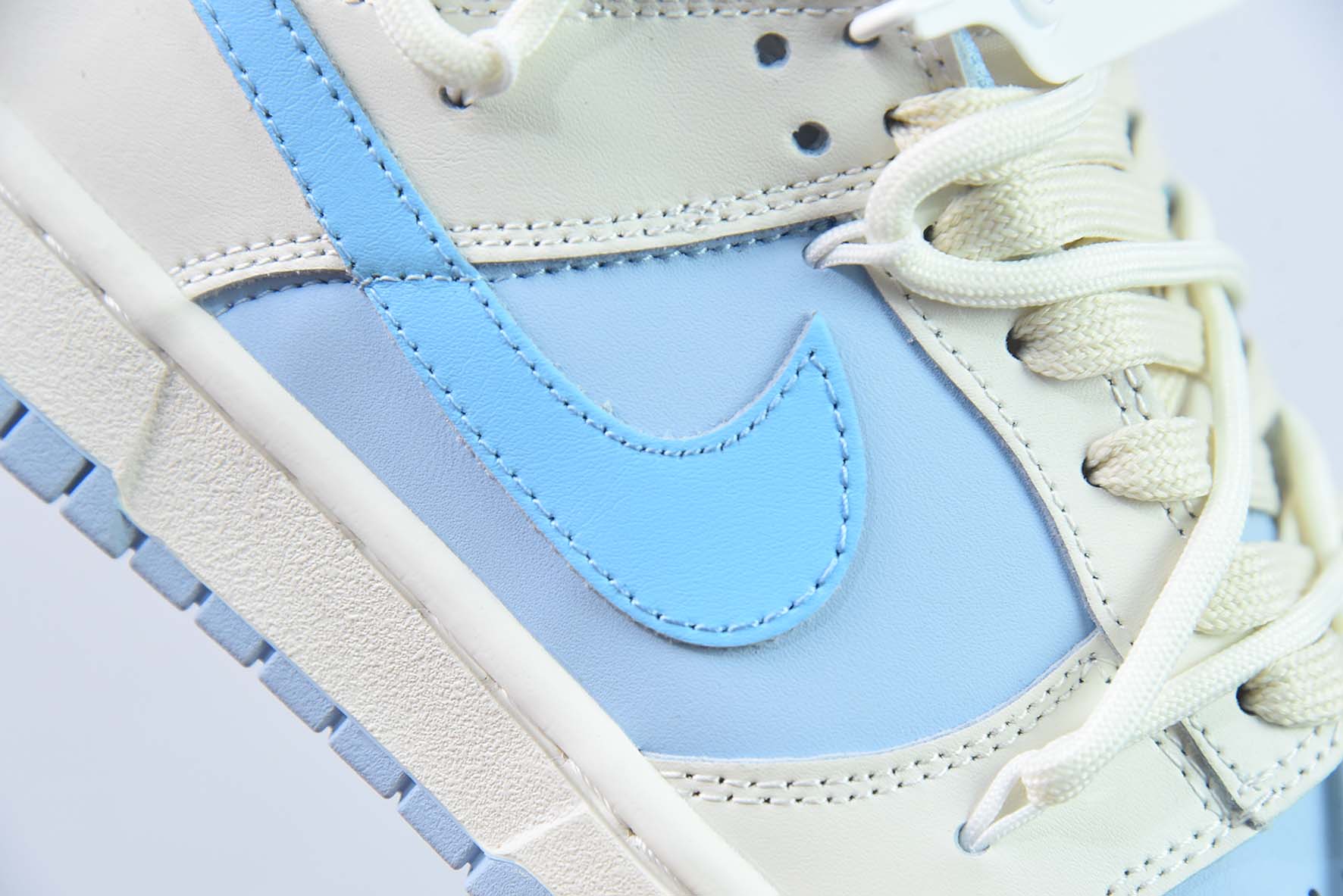 Nike Dunk Low SB 低帮滑板鞋/牛奶白蓝 绑带 定制版