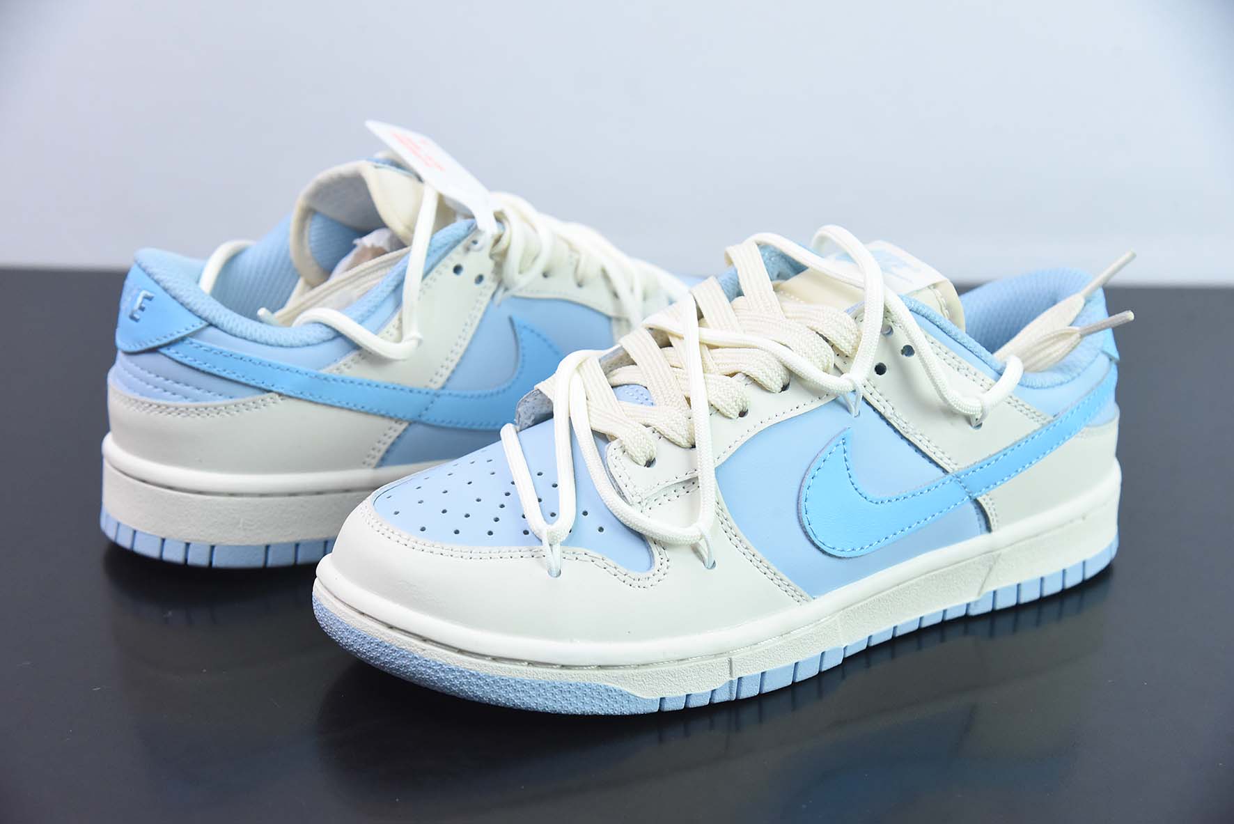 Nike Dunk Low SB 低帮滑板鞋/牛奶白蓝 绑带 定制版