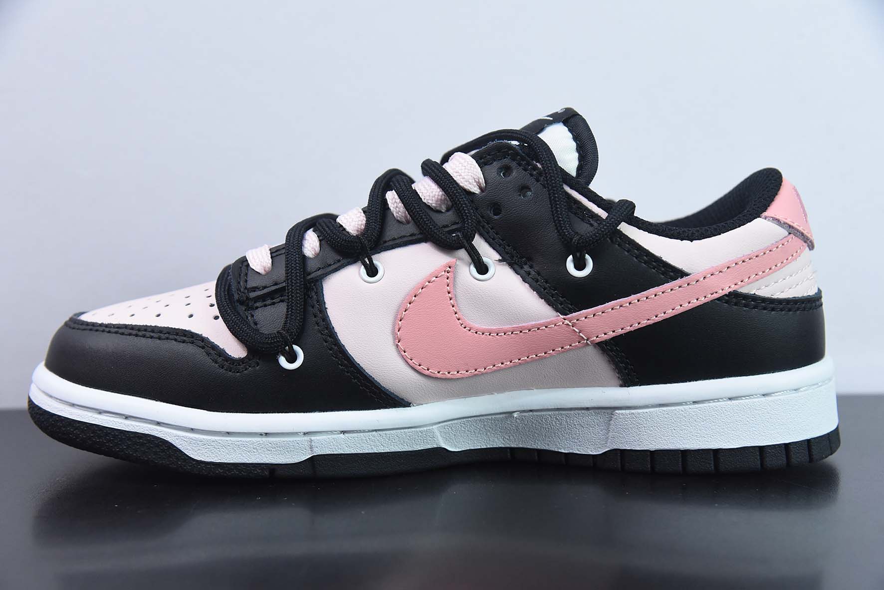 Nike Dunk Low SB 低帮滑板鞋/白黑粉 绑带 定制版