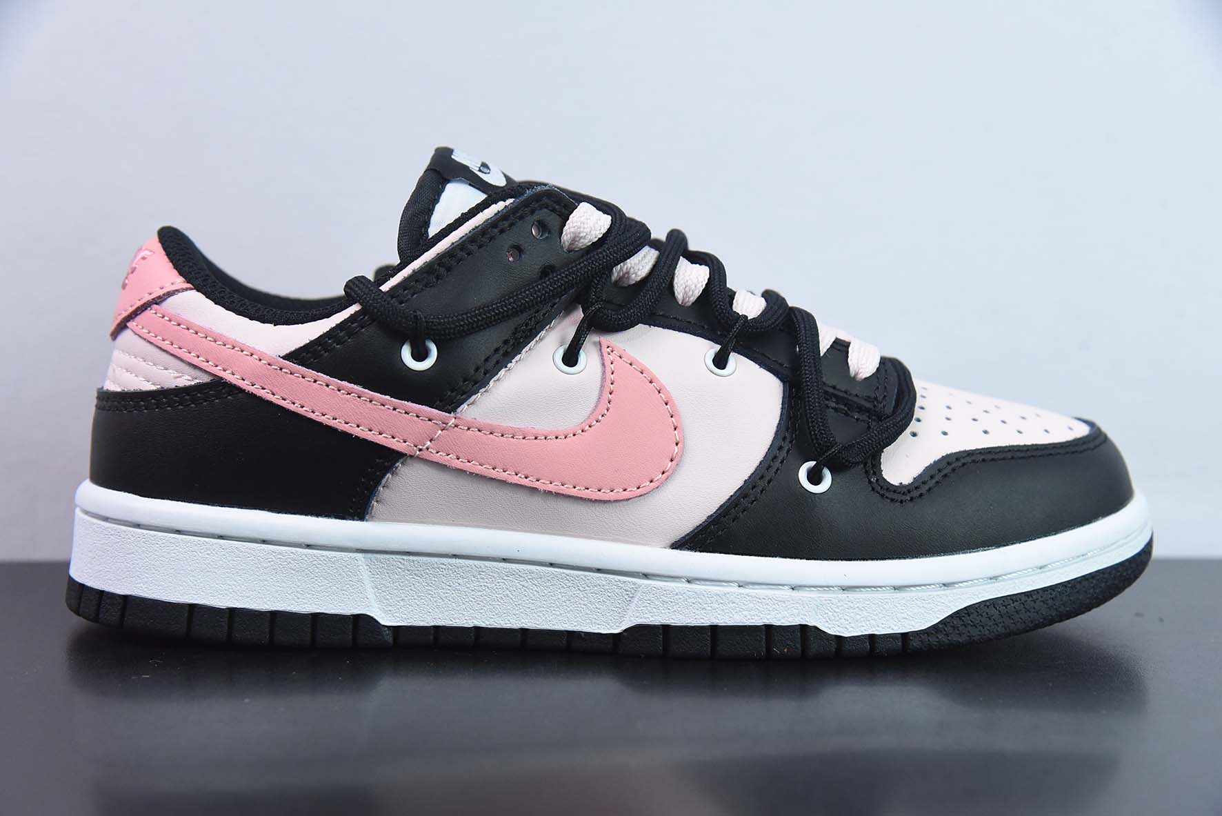 Nike Dunk Low SB 低帮滑板鞋/白黑粉 绑带 定制版