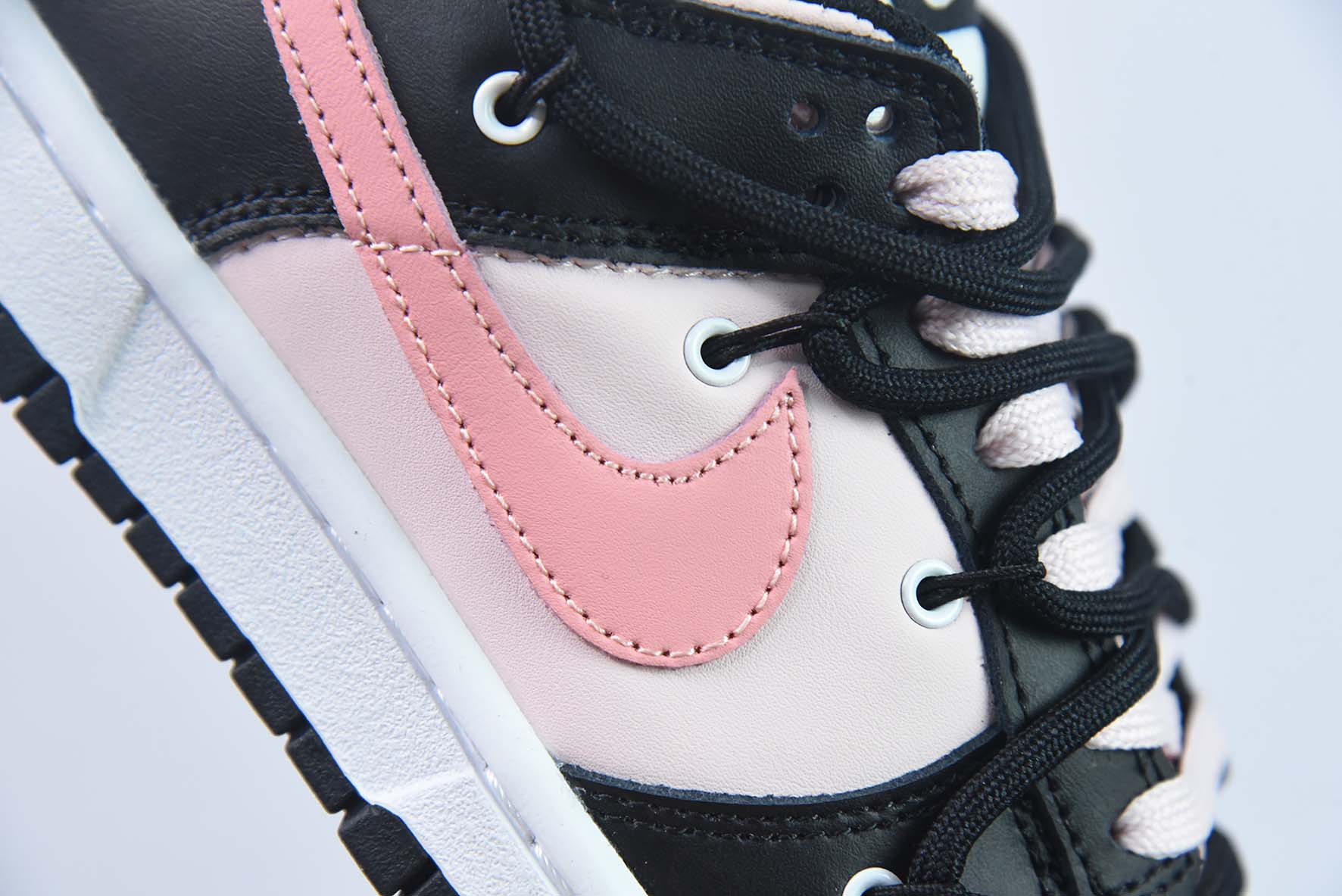 Nike Dunk Low SB 低帮滑板鞋/白黑粉 绑带 定制版