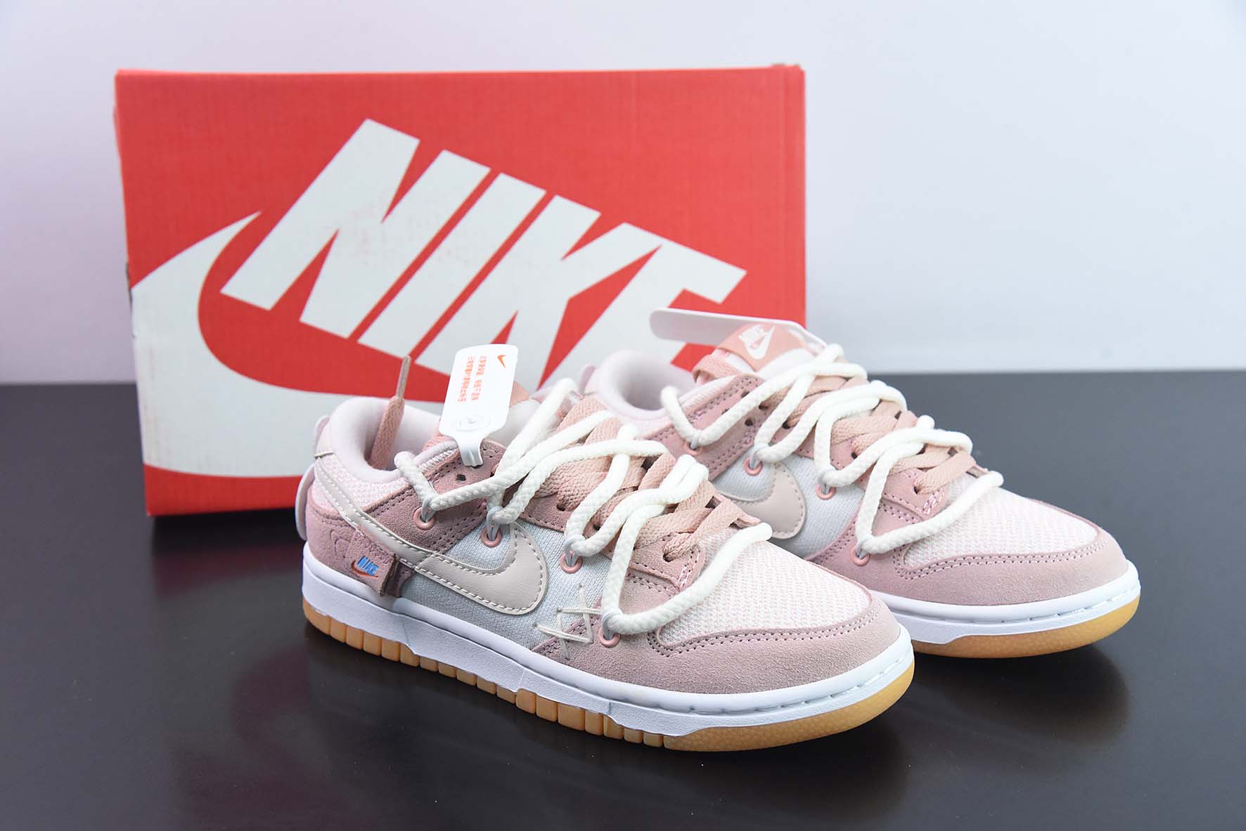 Nike Dunk Low SB 低帮滑板鞋/泰迪熊白粉绑带