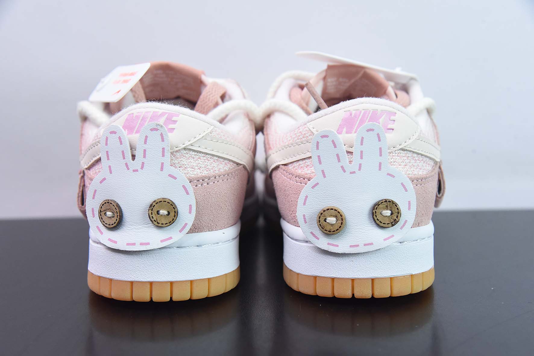 Nike Dunk Low SB 低帮滑板鞋/泰迪熊白粉绑带