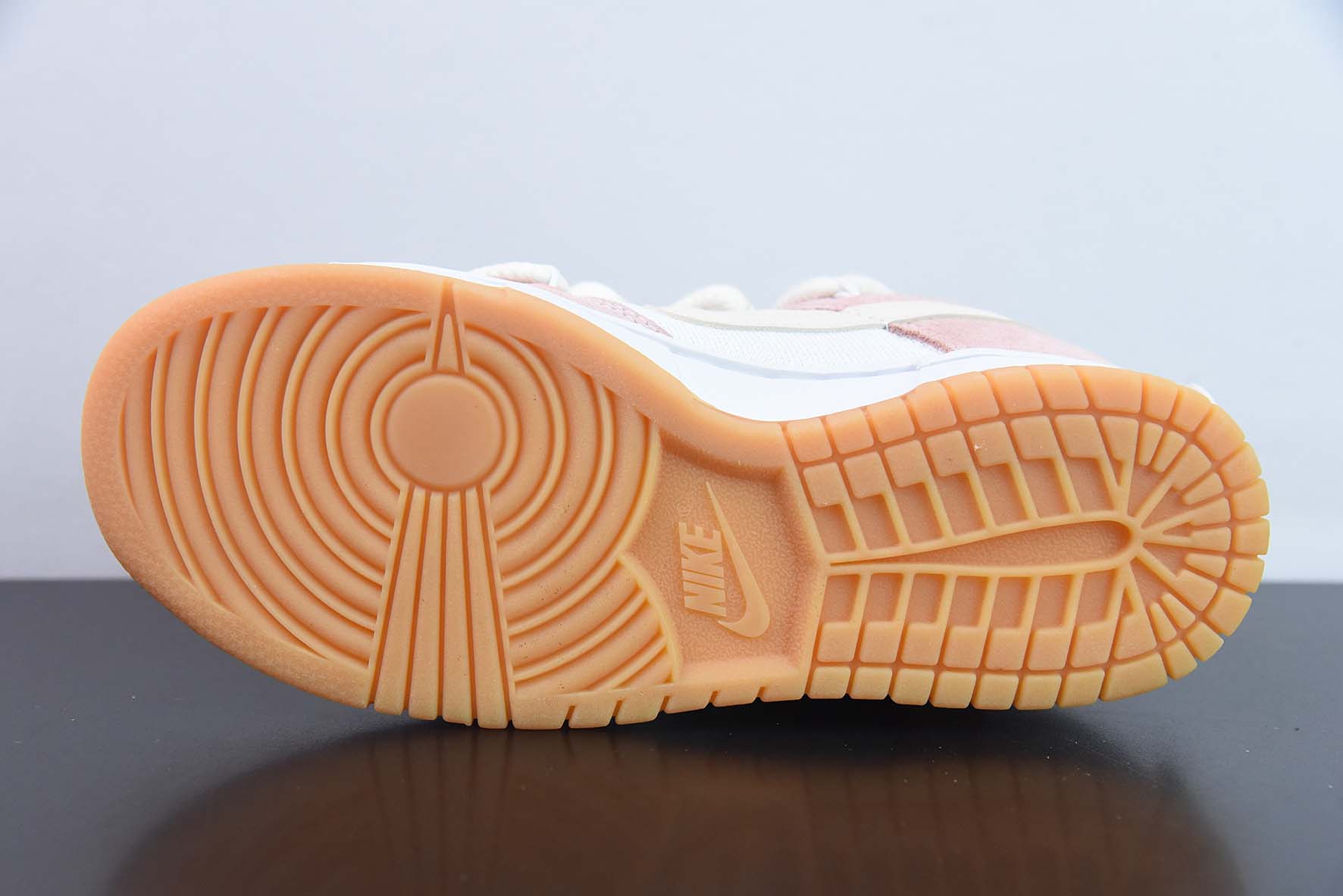 Nike Dunk Low SB 低帮滑板鞋/泰迪熊白粉绑带