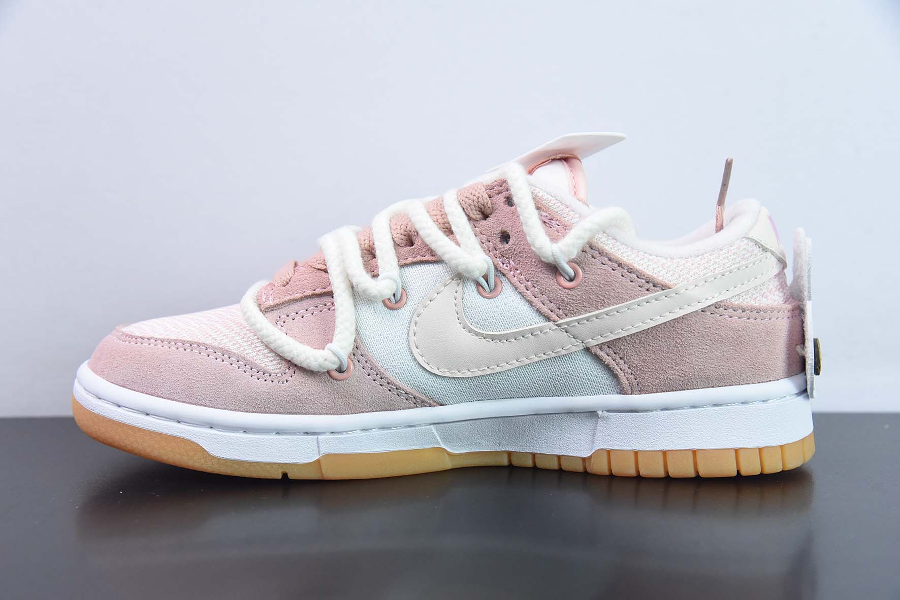 Nike Dunk Low SB 低帮滑板鞋/泰迪熊白粉绑带