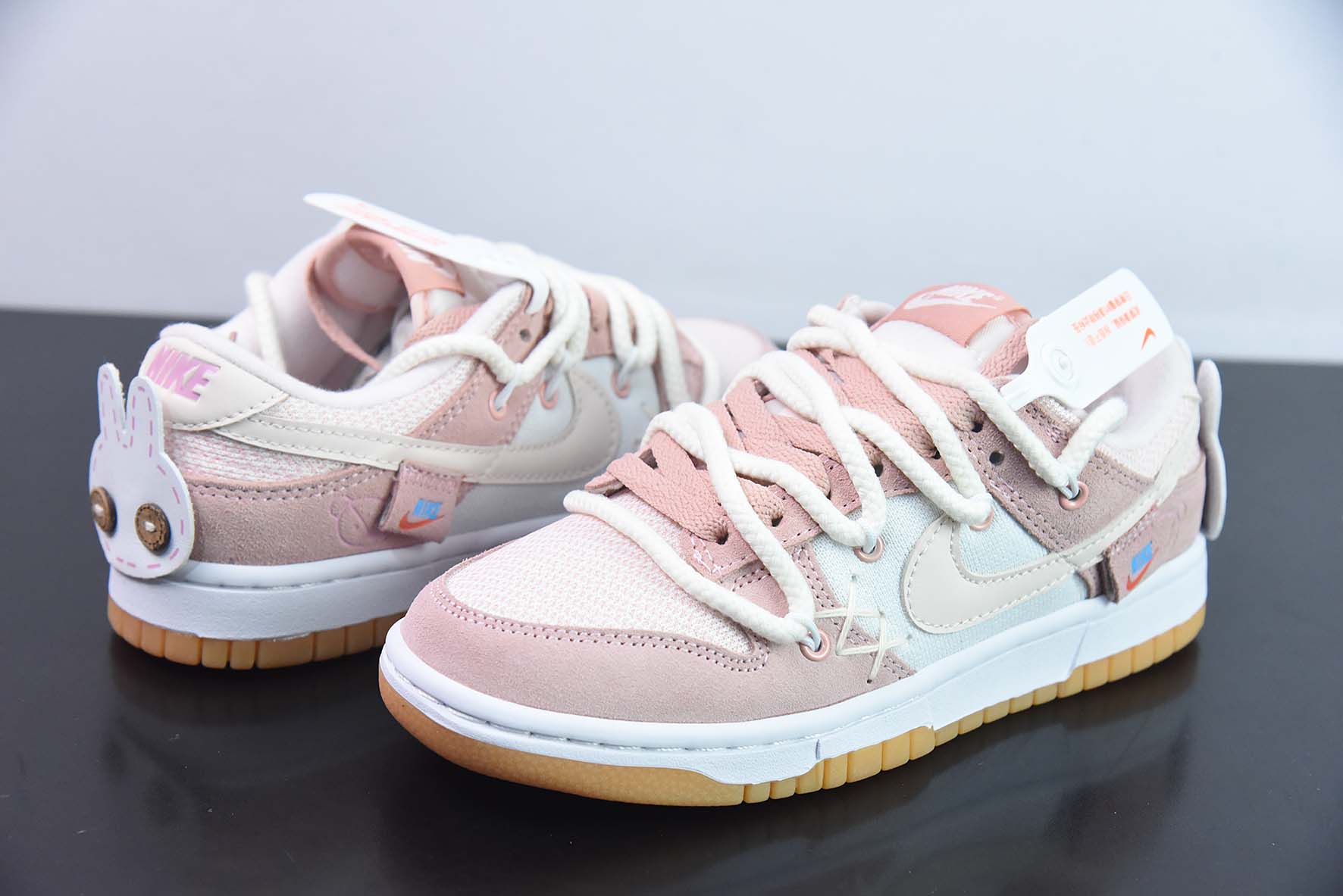 Nike Dunk Low SB 低帮滑板鞋/泰迪熊白粉绑带