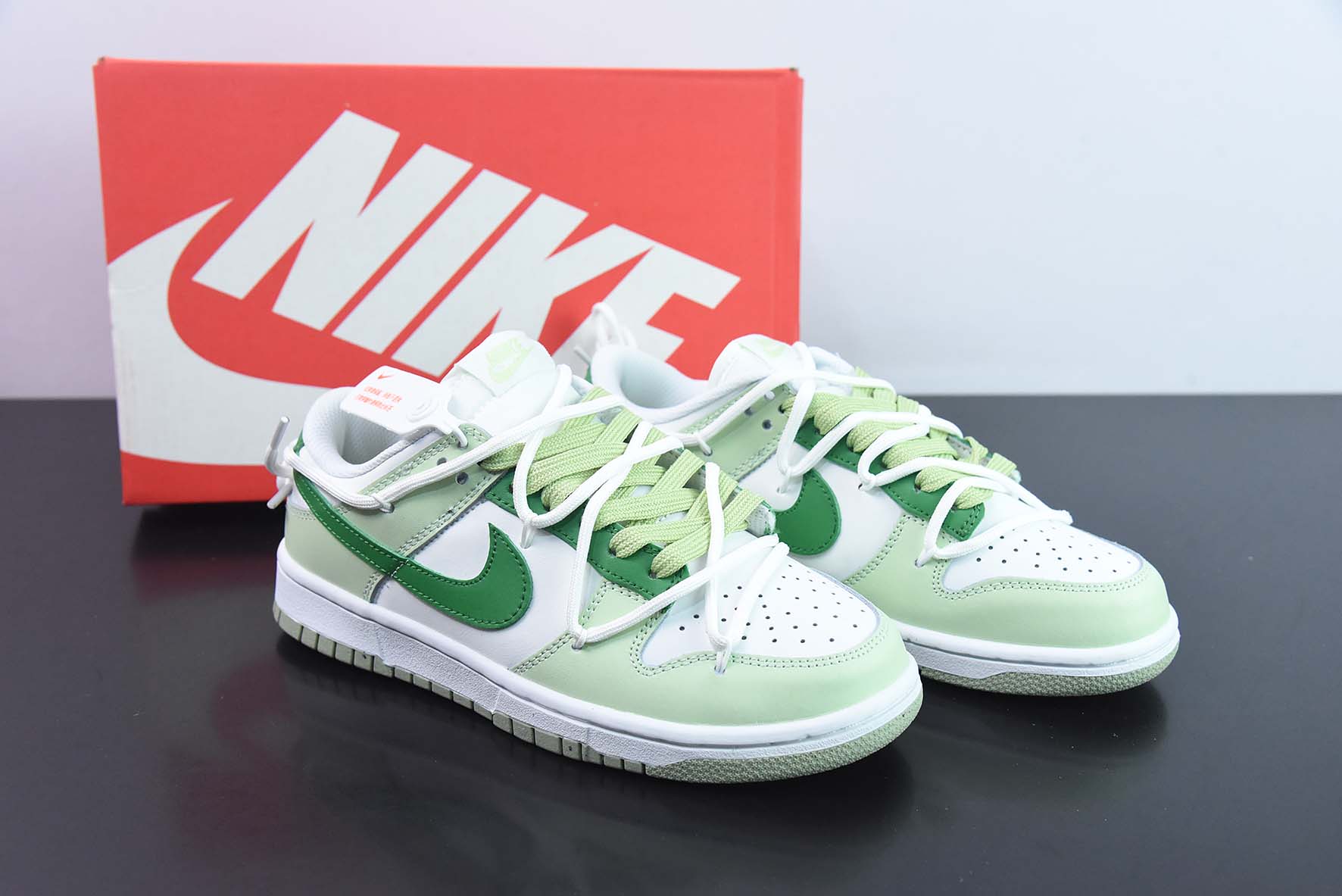 Nike Dunk Low SB 低帮滑板鞋/白浅绿 定制版