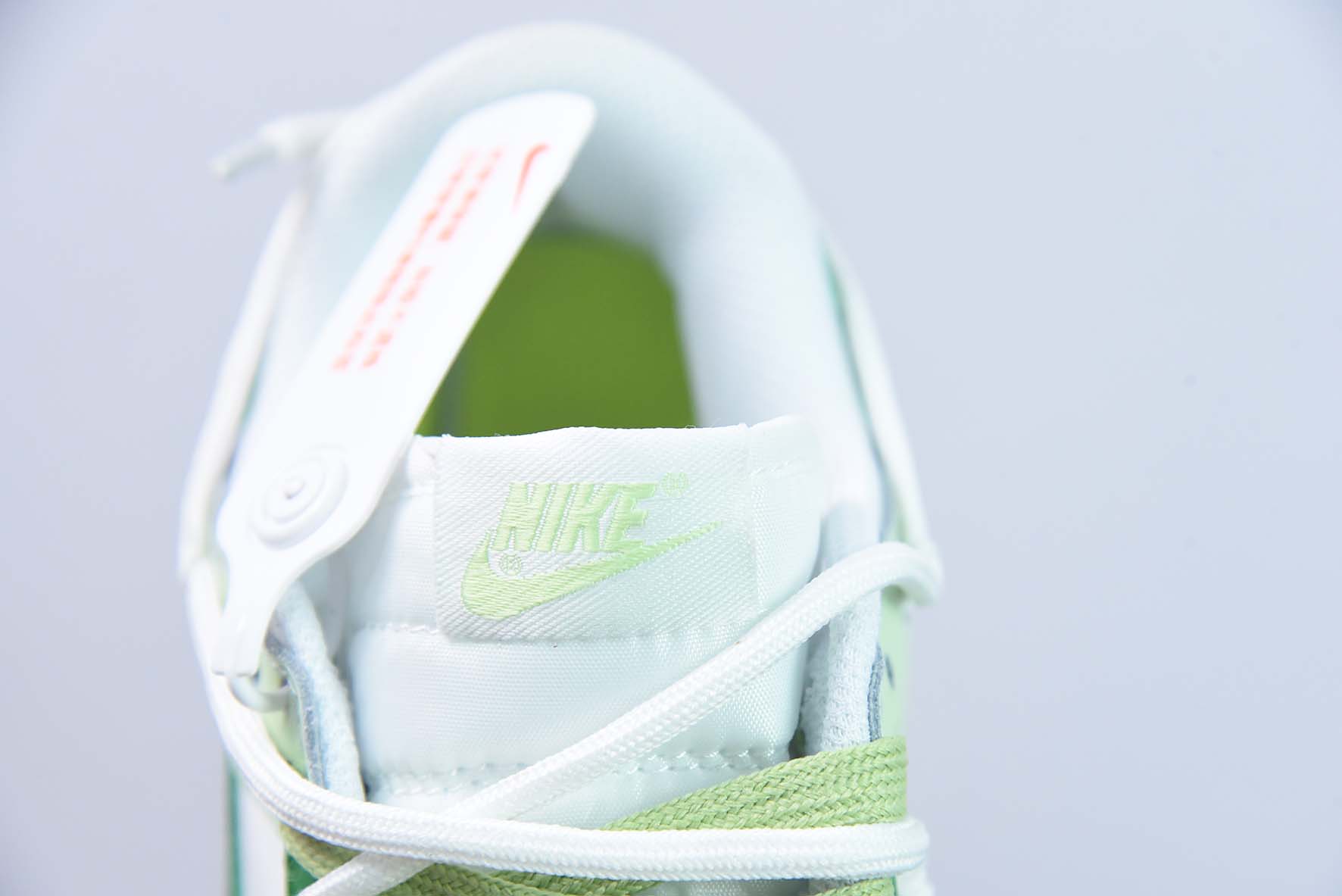 Nike Dunk Low SB 低帮滑板鞋/白浅绿 定制版