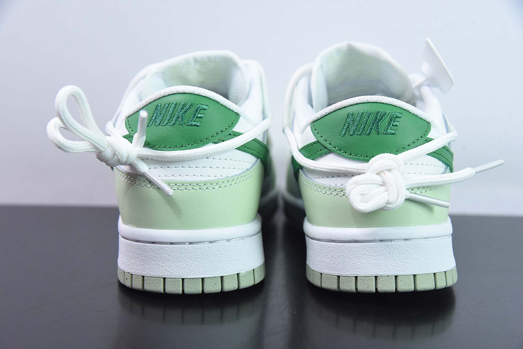Nike Dunk Low SB 低帮滑板鞋/白浅绿 定制版