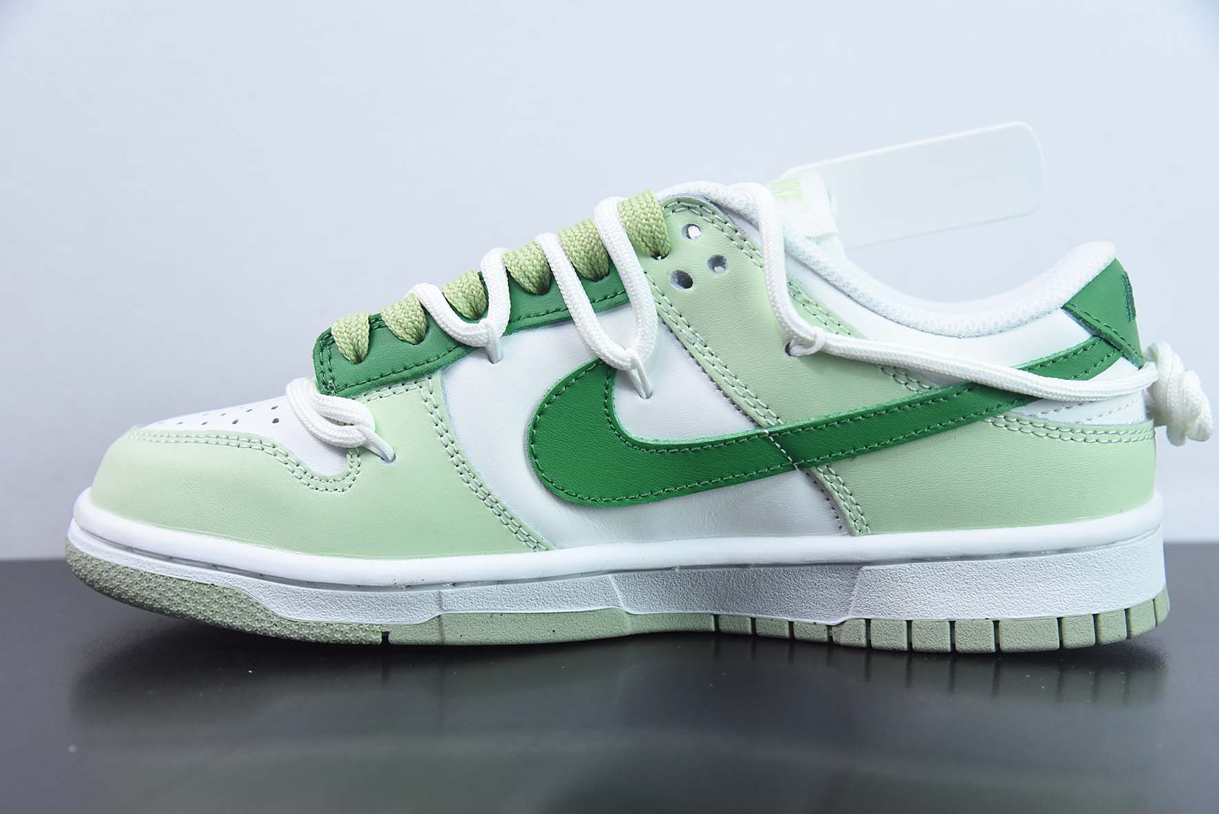 Nike Dunk Low SB 低帮滑板鞋/白浅绿 定制版