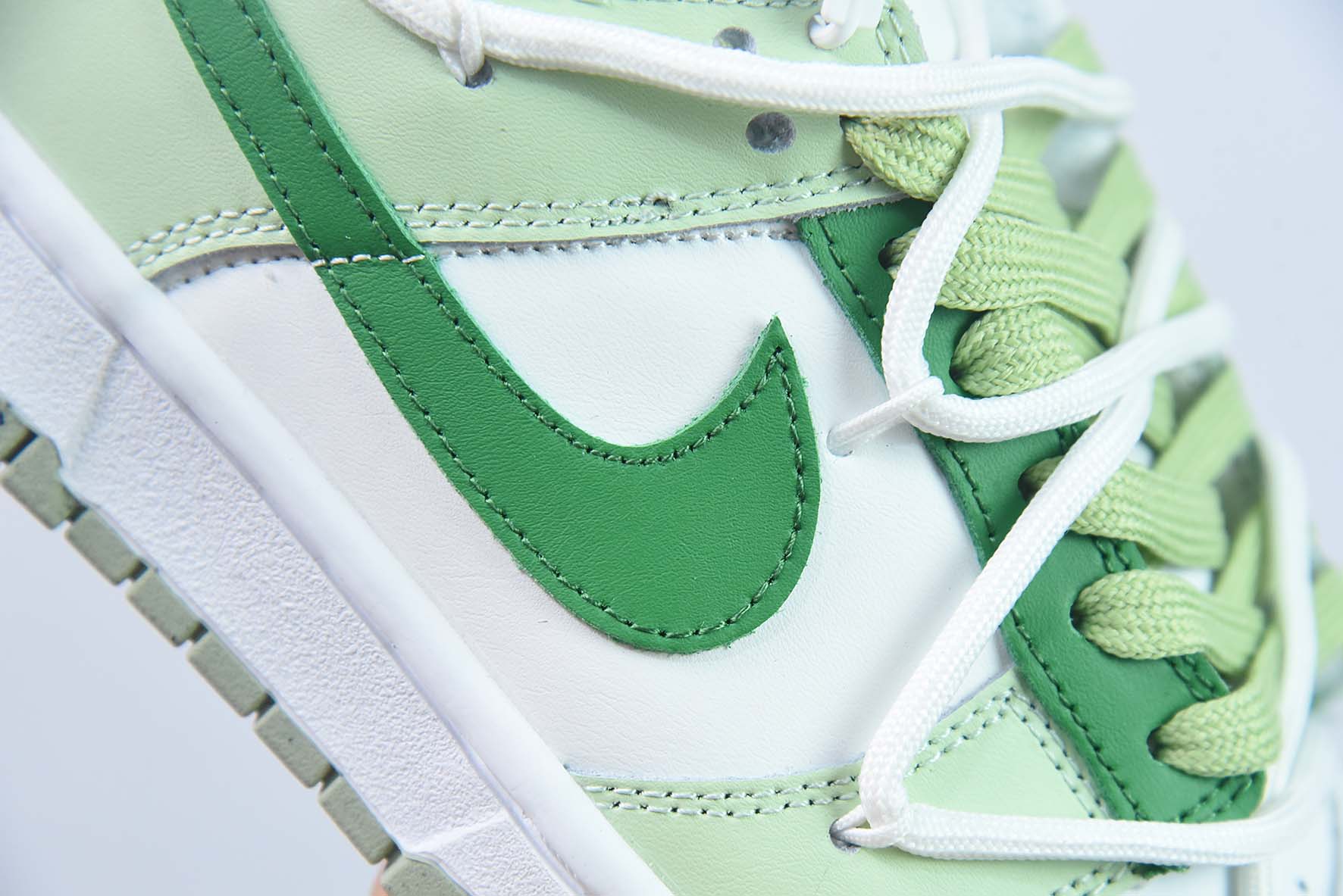 Nike Dunk Low SB 低帮滑板鞋/白浅绿 定制版