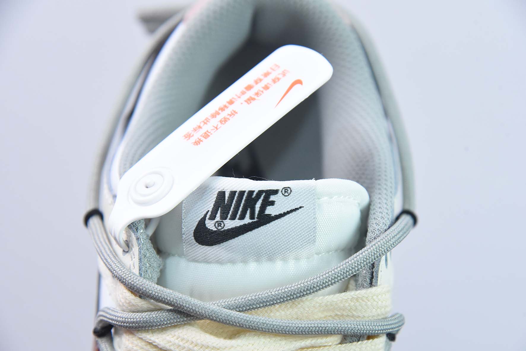 Nike Dunk Low SB 低帮滑板鞋/米白涂鸦 定制版