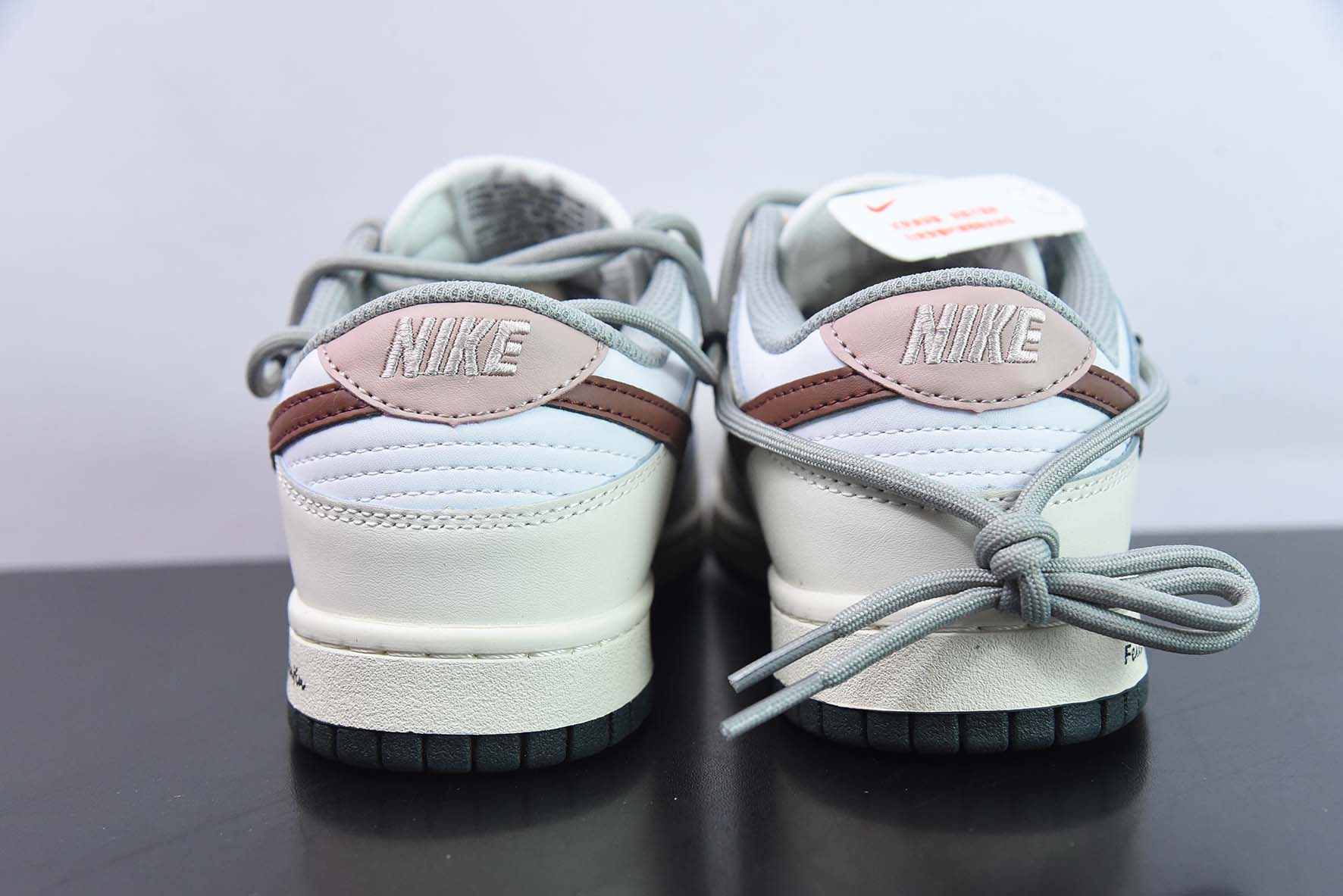 Nike Dunk Low SB 低帮滑板鞋/米白涂鸦 定制版