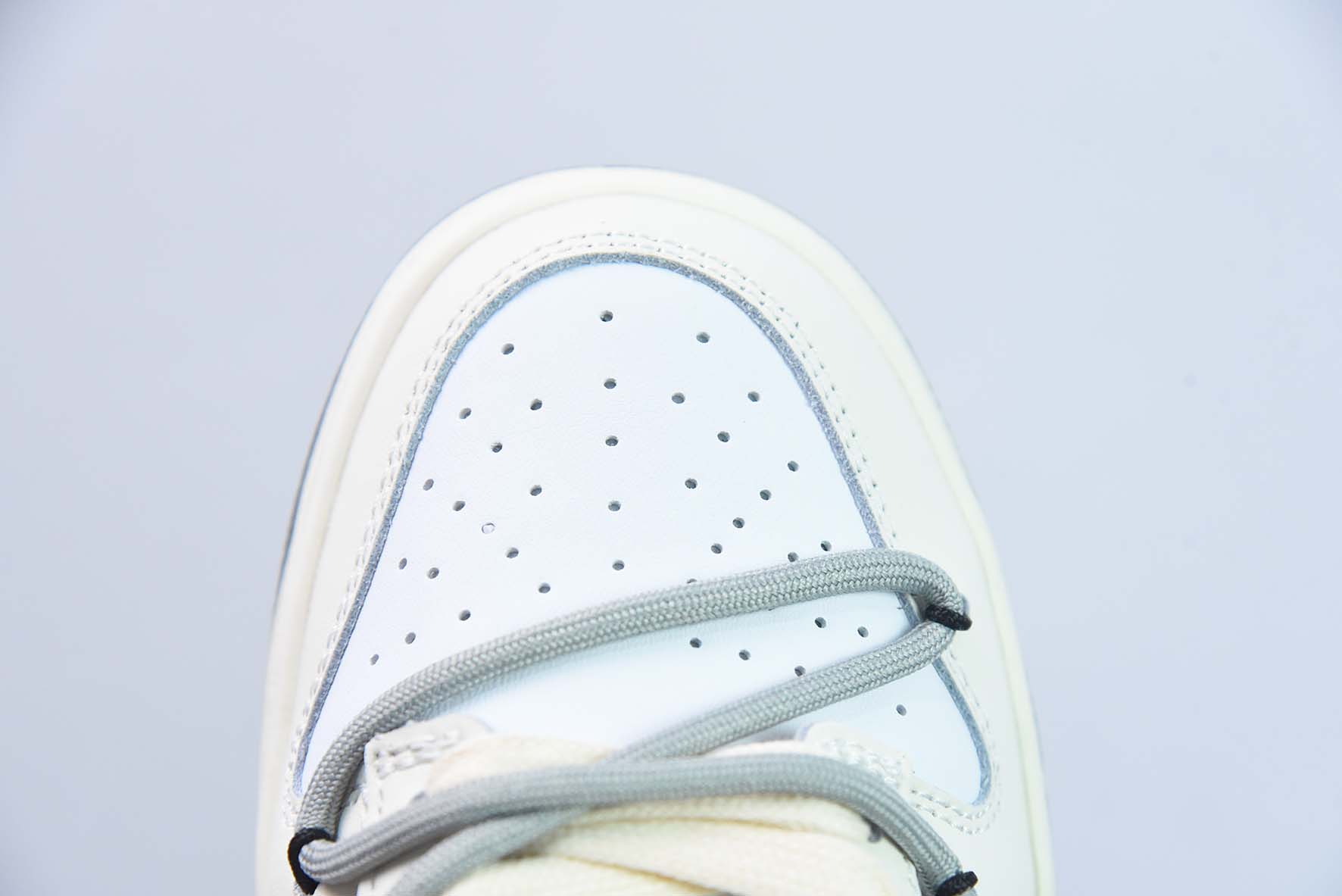 Nike Dunk Low SB 低帮滑板鞋/米白涂鸦 定制版