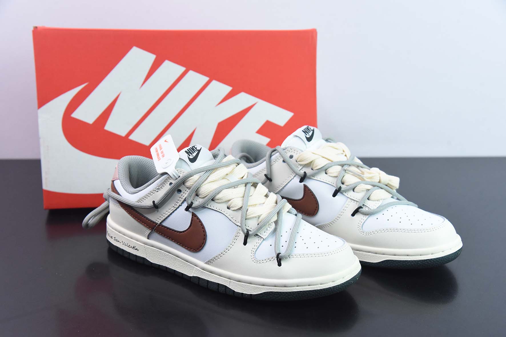 Nike Dunk Low SB 低帮滑板鞋/米白涂鸦 定制版