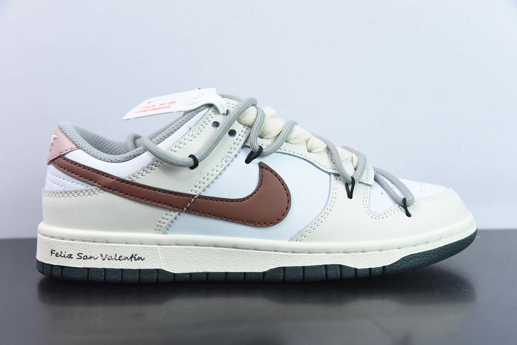 Nike Dunk Low SB 低帮滑板鞋/米白涂鸦 定制版