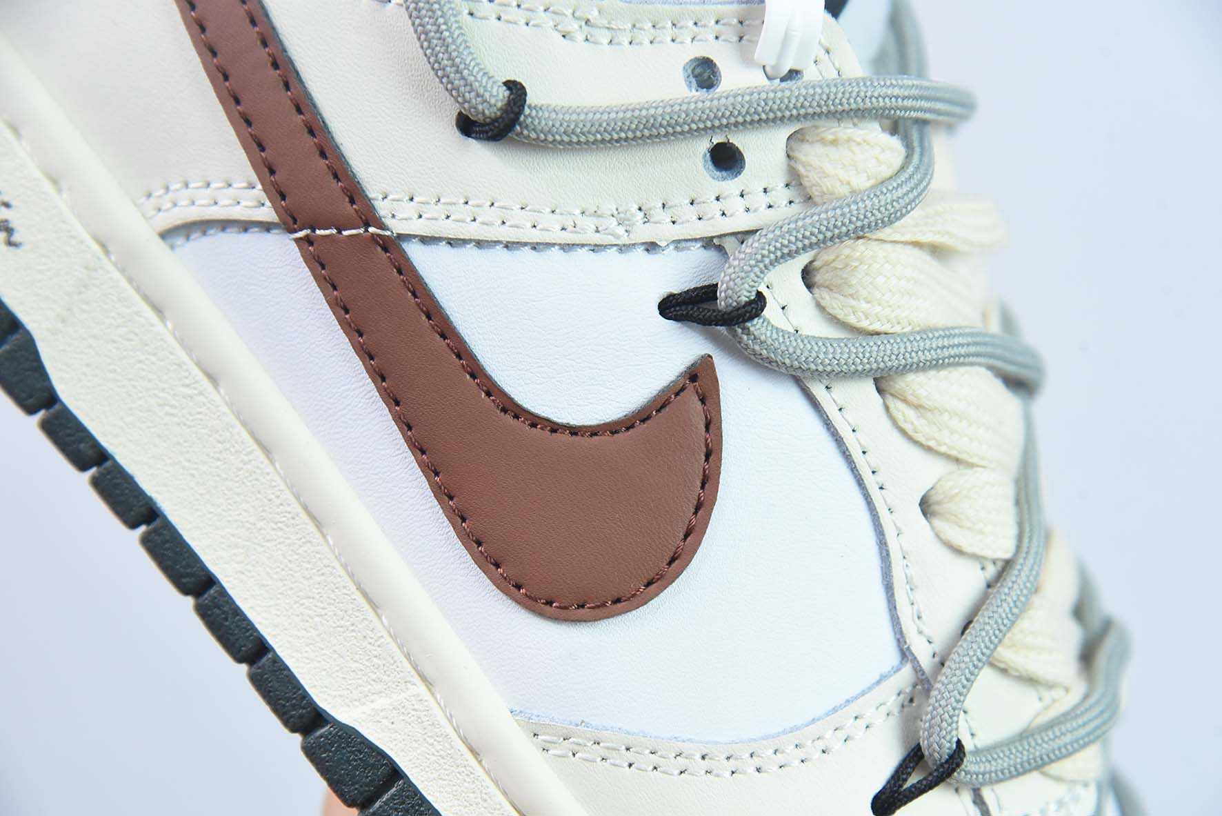 Nike Dunk Low SB 低帮滑板鞋/米白涂鸦 定制版
