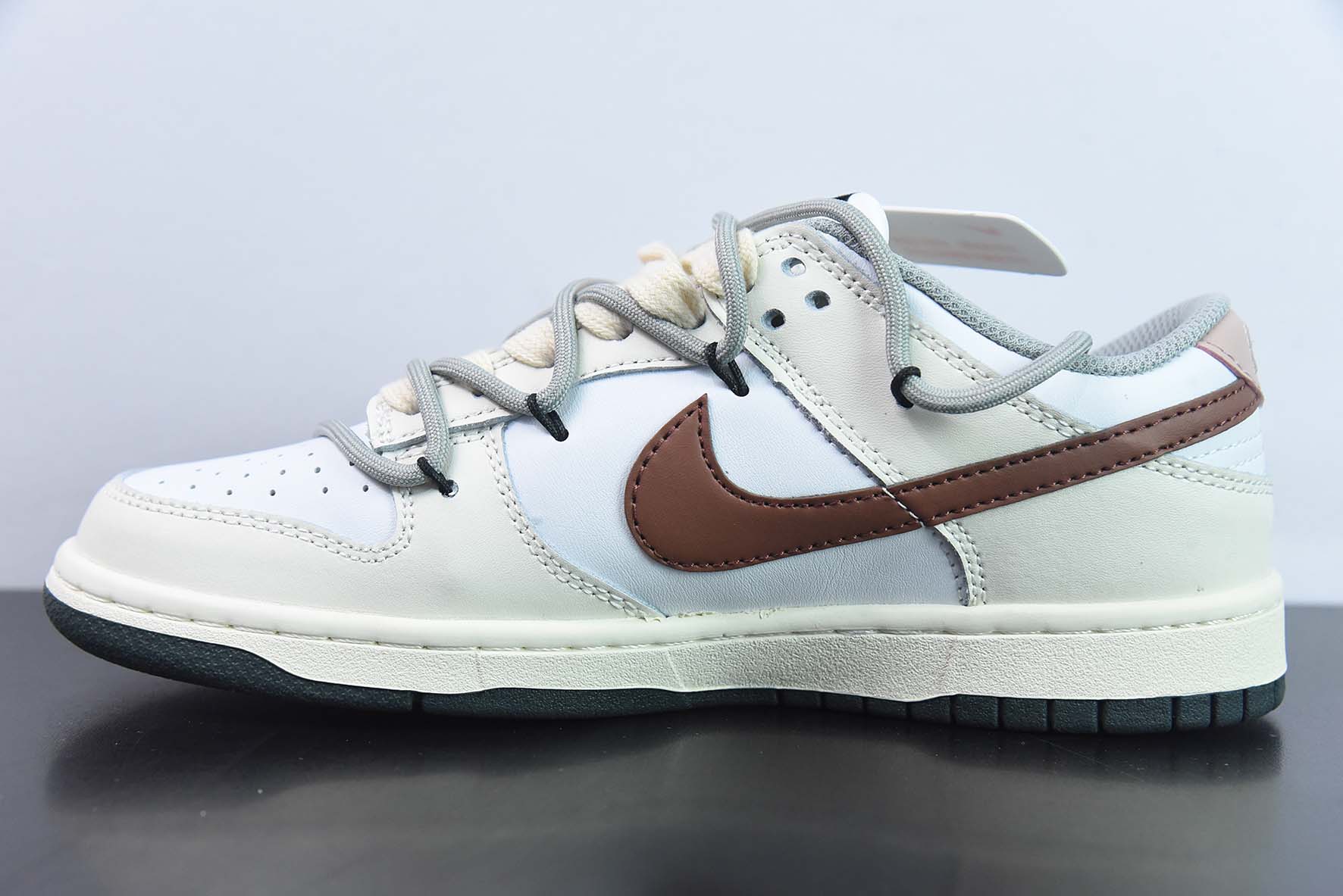 Nike Dunk Low SB 低帮滑板鞋/米白涂鸦 定制版