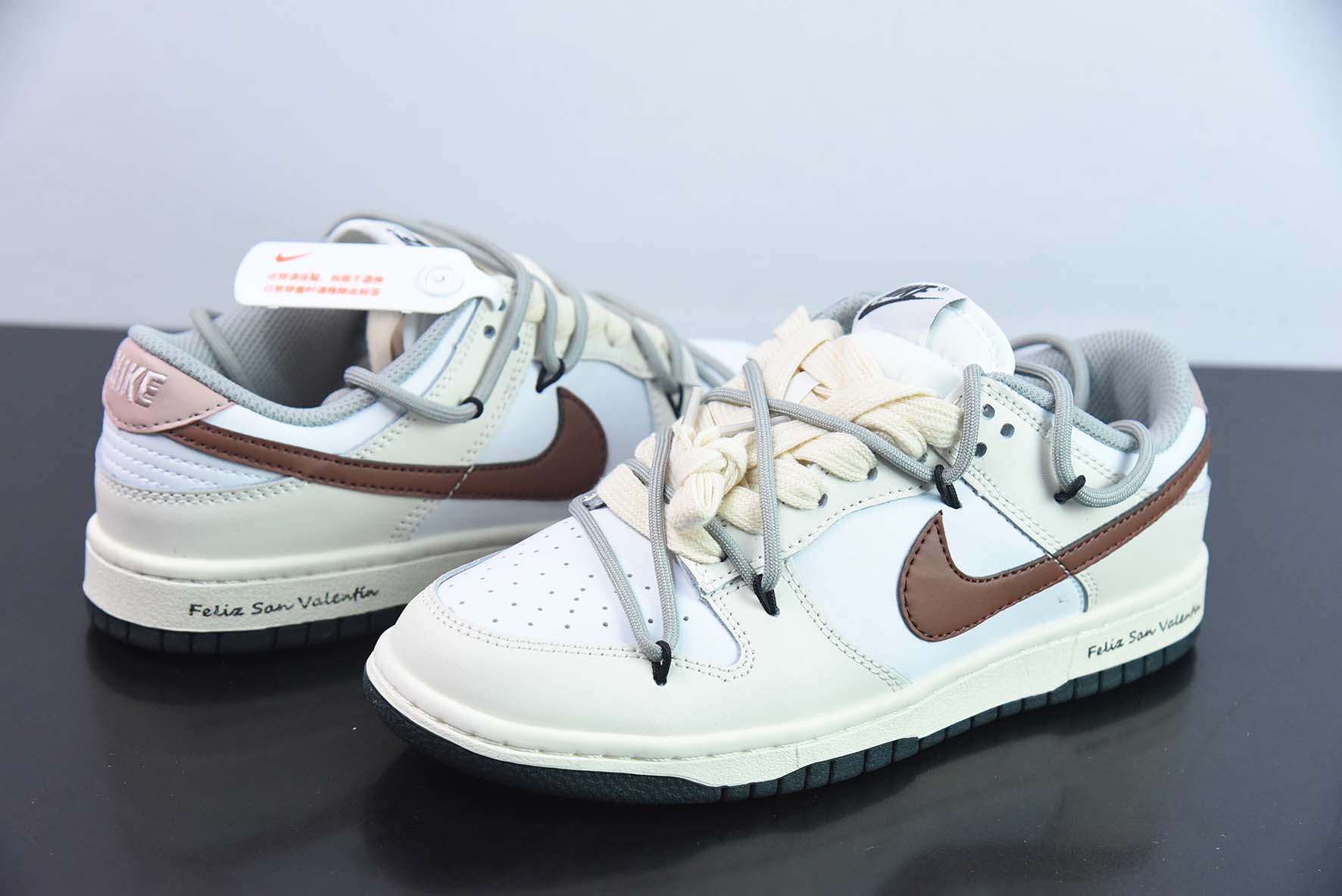 Nike Dunk Low SB 低帮滑板鞋/米白涂鸦 定制版