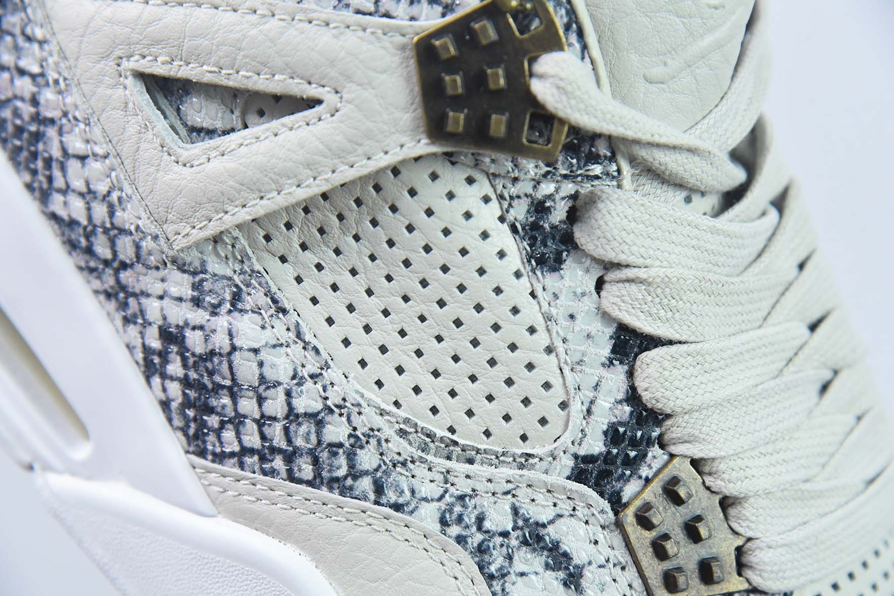 Air Jordan 4  " Sneakeskin " AJ4乔4 蟒蛇纹 文化篮球鞋 货号：819139-030