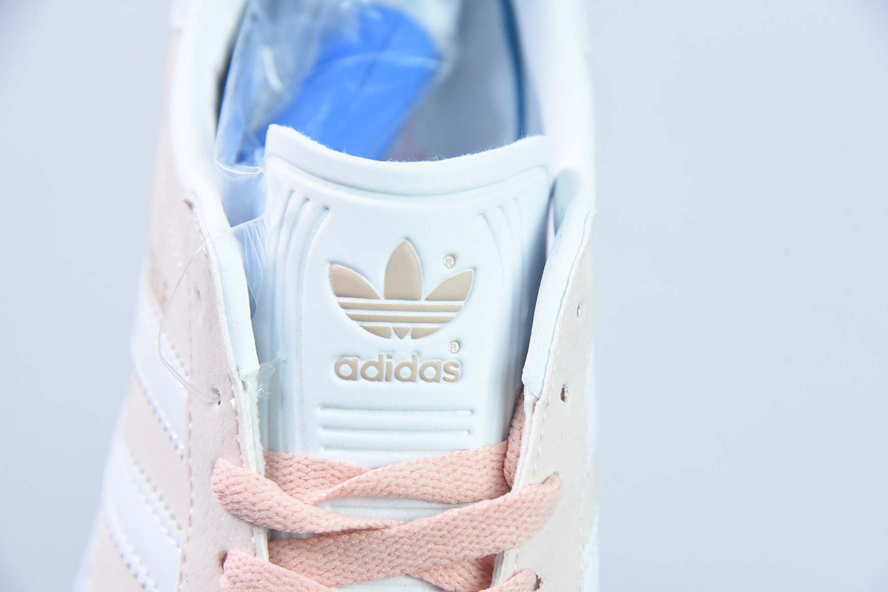 Adidas Originals Gazelle 轻便型低帮复古百搭休闲运动板鞋 三叶草 金字GAZELLE 货号:BB5472