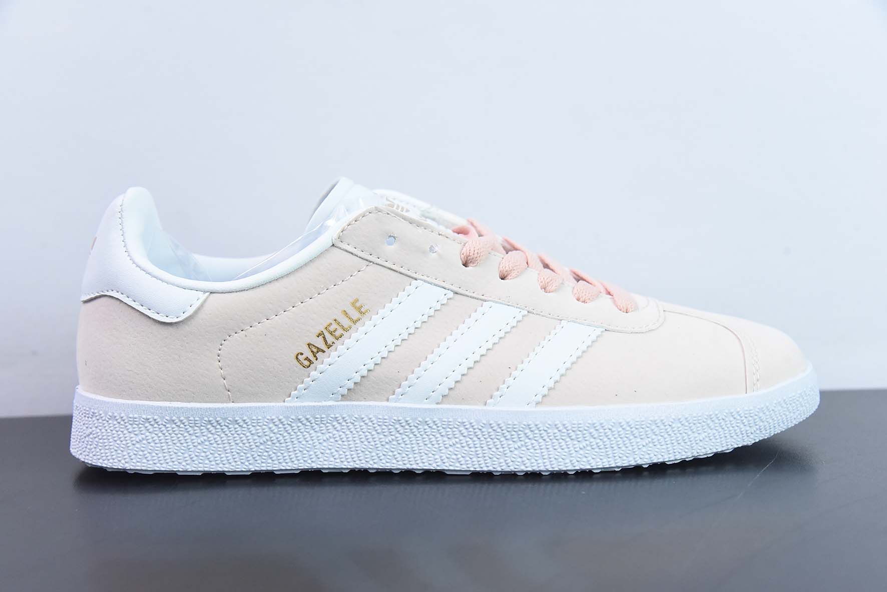 Adidas Originals Gazelle 轻便型低帮复古百搭休闲运动板鞋 三叶草 金字GAZELLE 货号:BB5472
