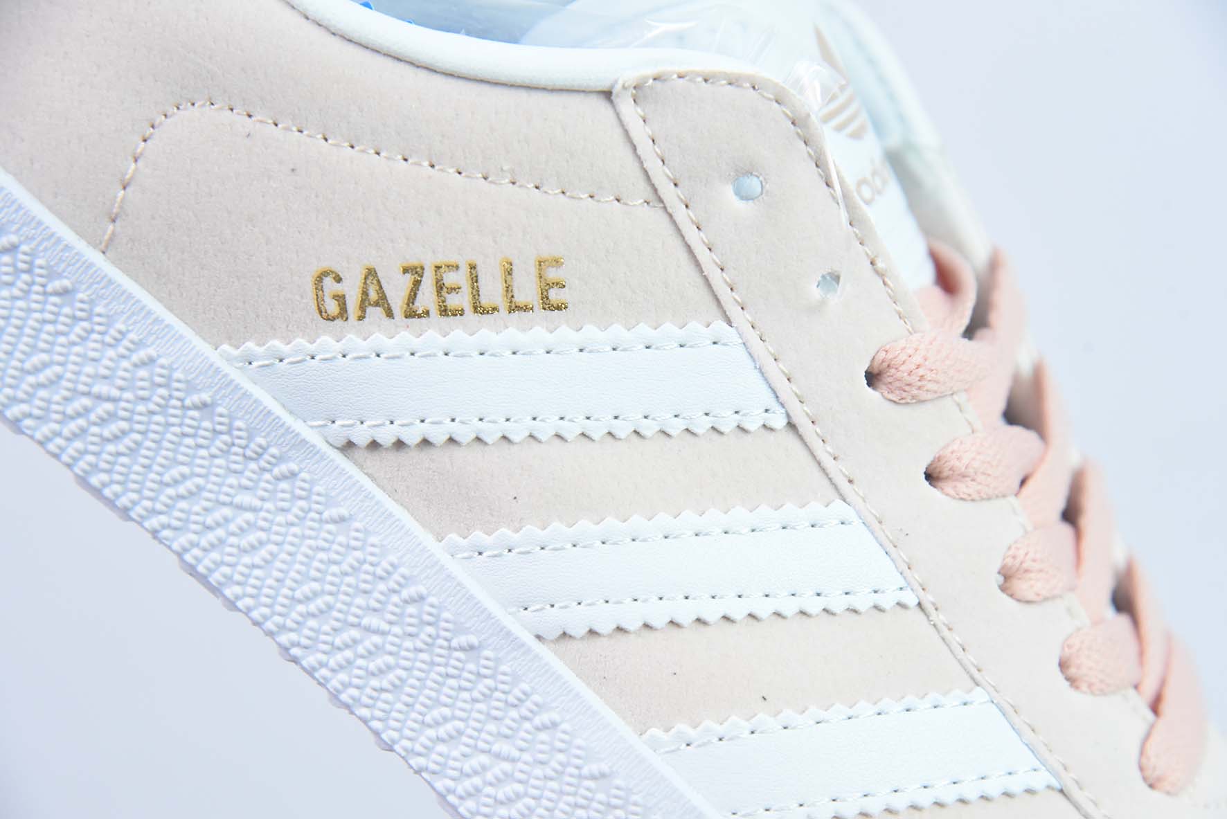 Adidas Originals Gazelle 轻便型低帮复古百搭休闲运动板鞋 三叶草 金字GAZELLE 货号:BB5472