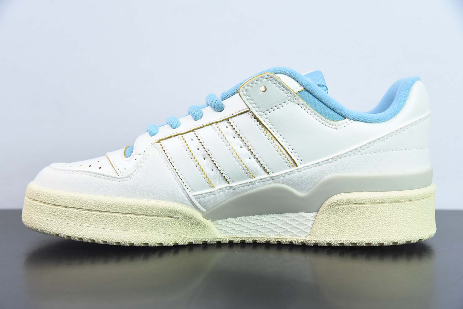 Adidas Forum 84 Low 阿迪 84 CL经典魔术贴复古板鞋 乳白/蓝 货号:FZ6342