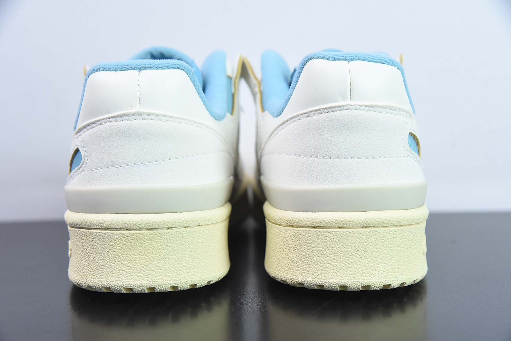Adidas Forum 84 Low 阿迪 84 CL经典魔术贴复古板鞋 乳白/蓝 货号:FZ6342