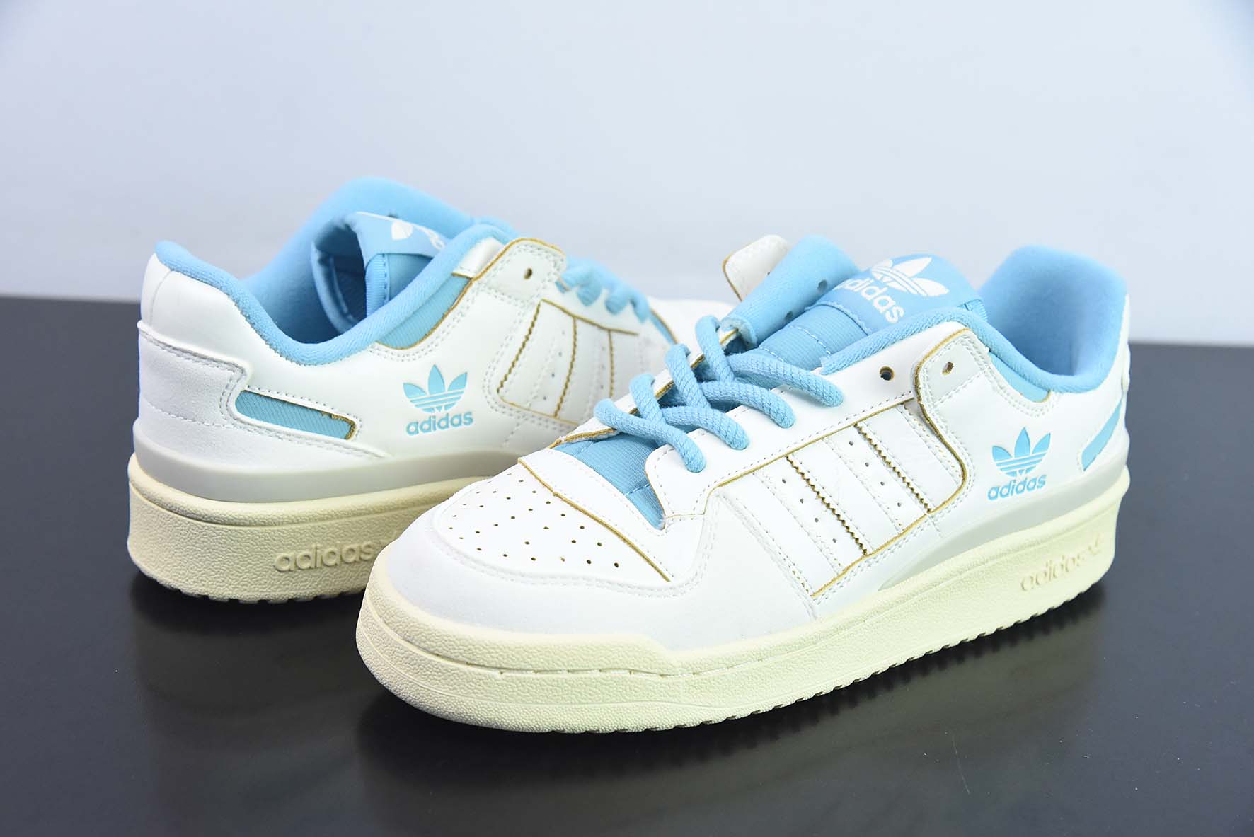 Adidas Forum 84 Low 阿迪 84 CL经典魔术贴复古板鞋 乳白/蓝 货号:FZ6342