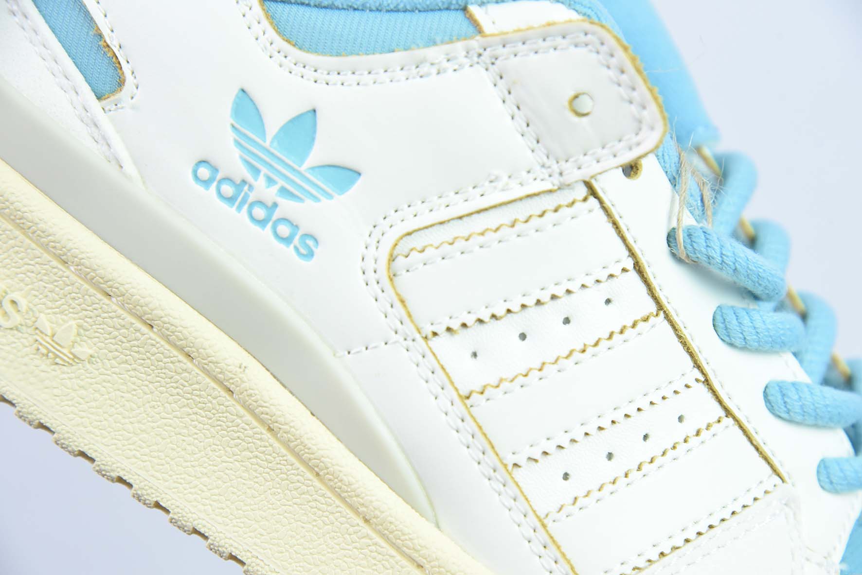 Adidas Forum 84 Low 阿迪 84 CL经典魔术贴复古板鞋 乳白/蓝 货号:FZ6342