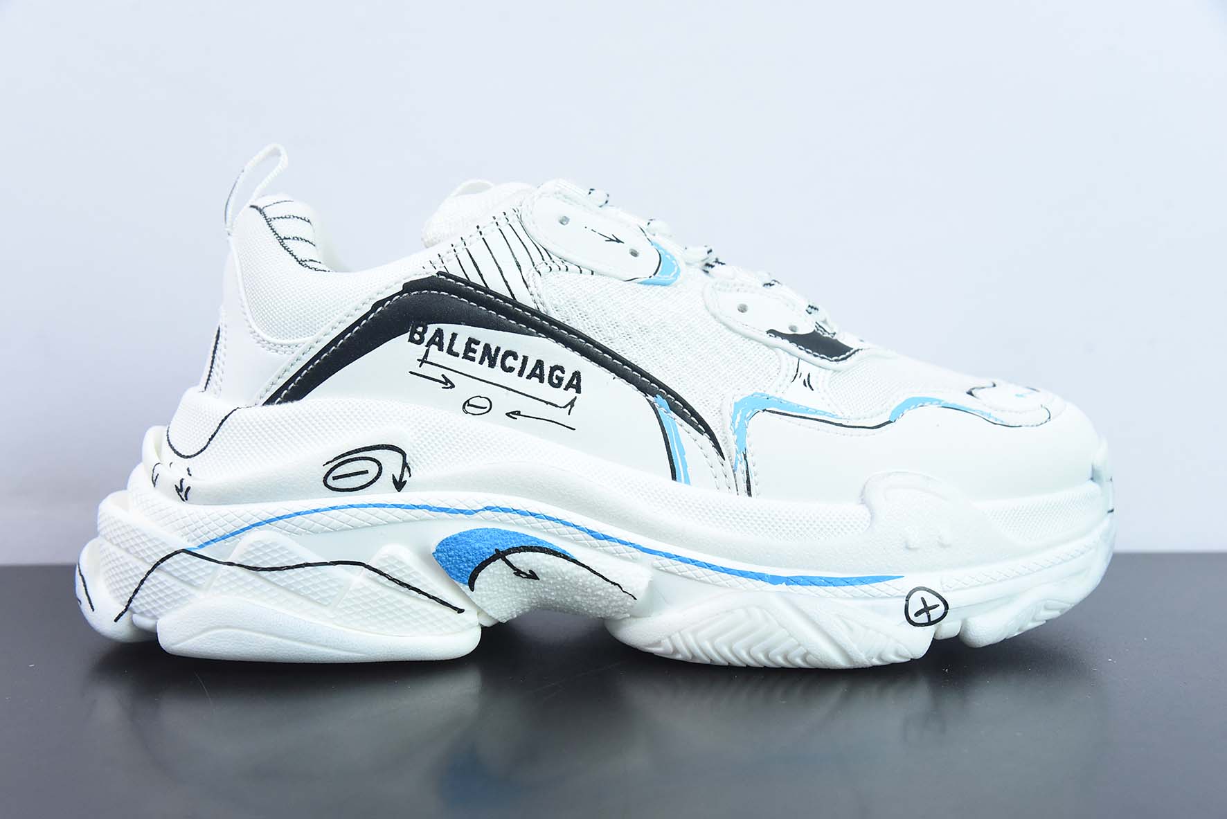 Balenciaga Triple S 巴黎世家 联名款 涂鸦 印花 一代 1.0运动鞋
