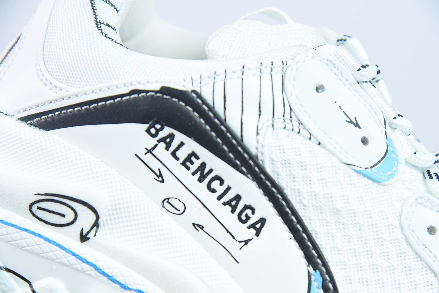 Balenciaga Triple S 巴黎世家 联名款 涂鸦 印花 一代 1.0运动鞋