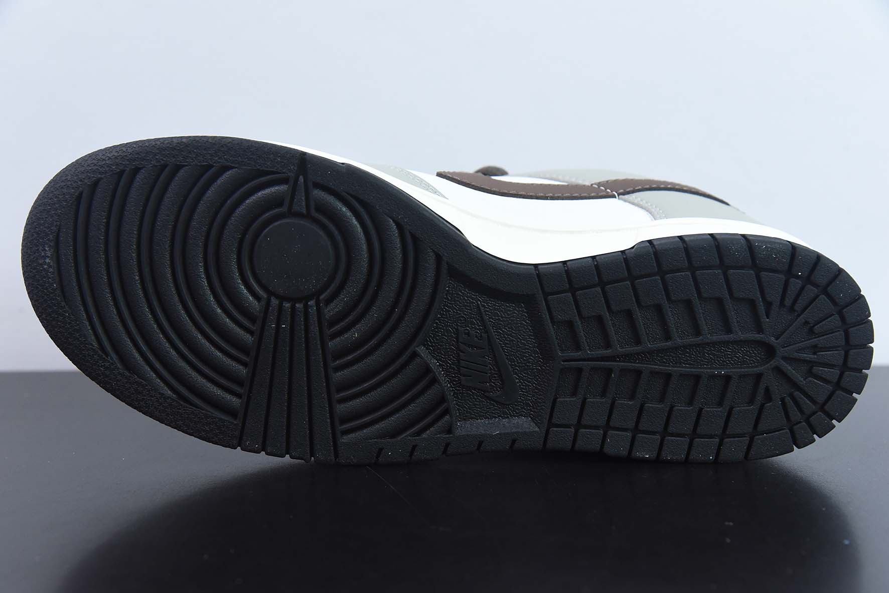 Nike SB Dunk Low 灰棕 低帮休闲运动滑板板鞋 货号:DD0302-657