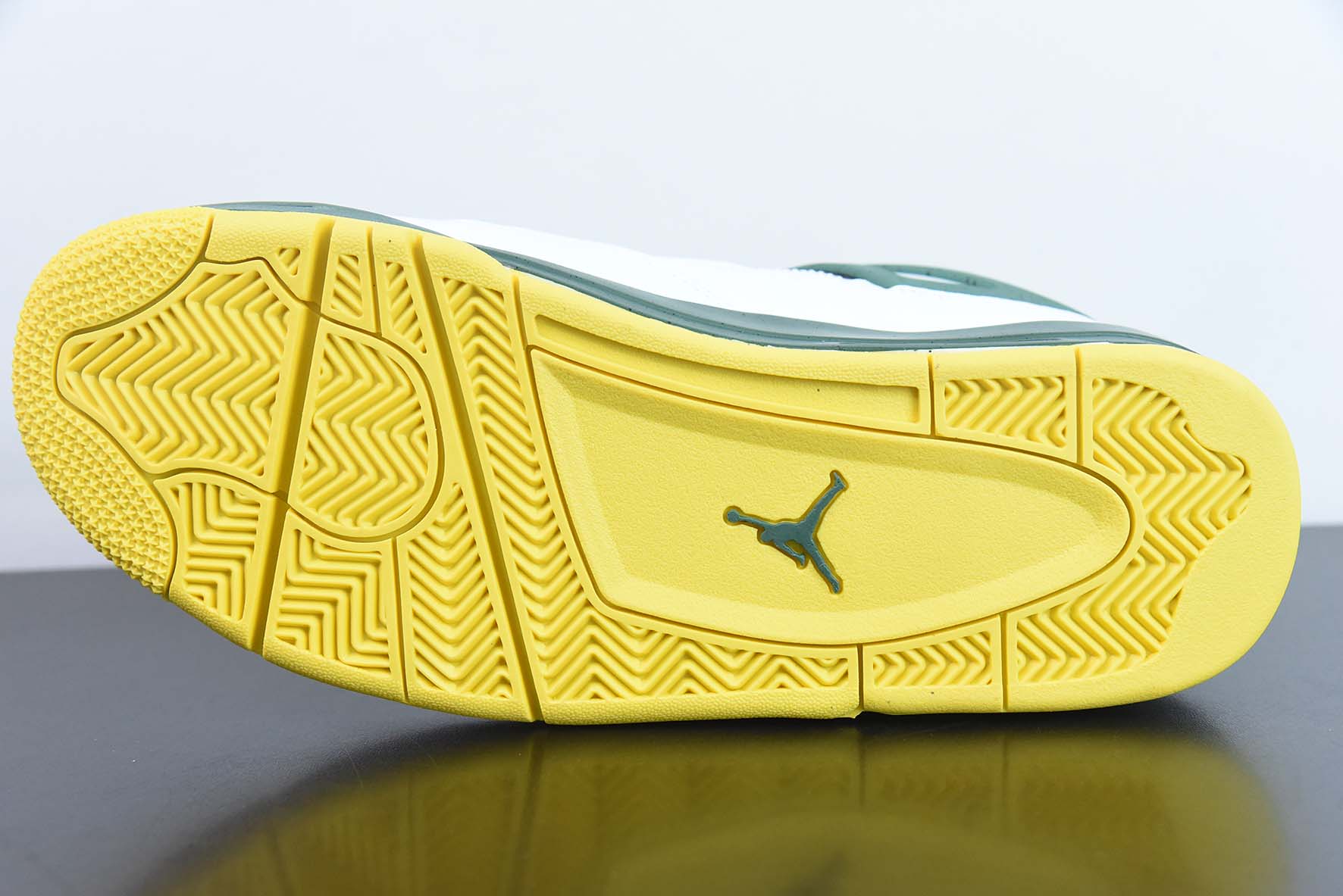 Air Jordan 4 Retro "Oregon Ducks Pit Crew" 俄勒冈大学低帮运动鞋 货号:257-255275
