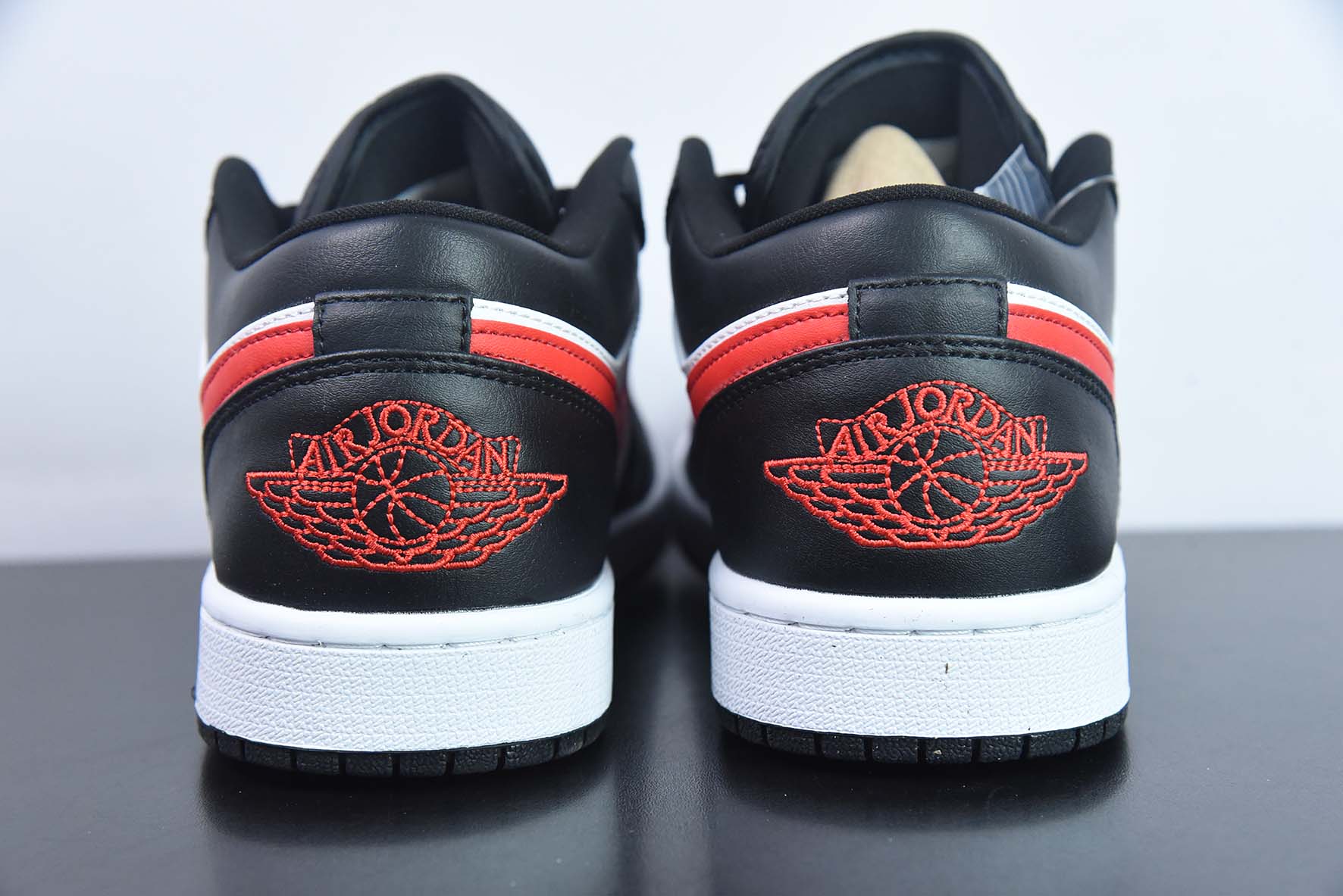 Air Jordan 1 Low AJ1 黑粉 低帮 女子休闲运动篮球鞋 货号:DC0774-004