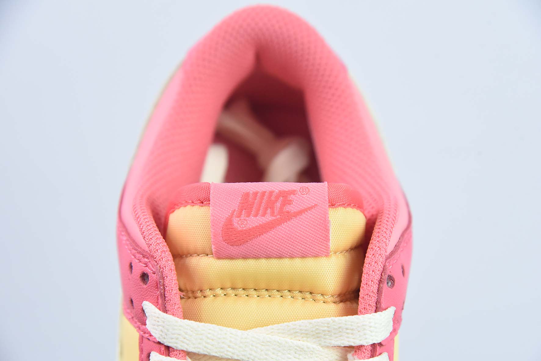 Nike SB Dunk Low 黄粉色运动板鞋 货号：DH9765 200