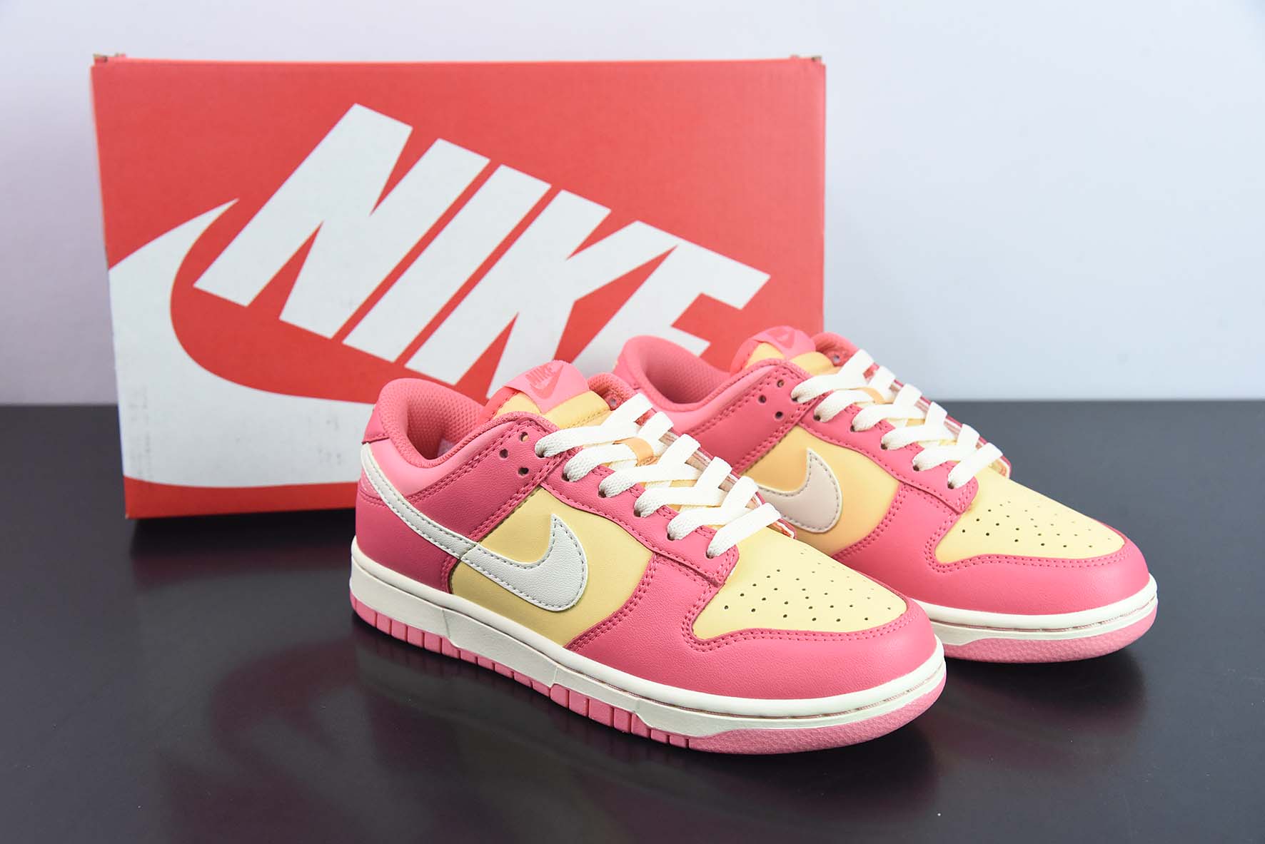 Nike SB Dunk Low 黄粉色运动板鞋 货号：DH9765 200