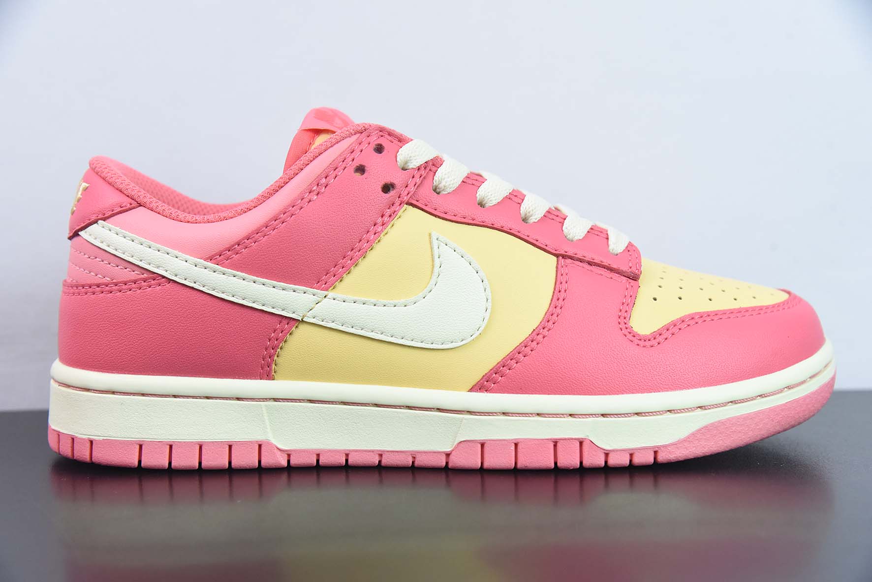 Nike SB Dunk Low 黄粉色运动板鞋 货号：DH9765 200