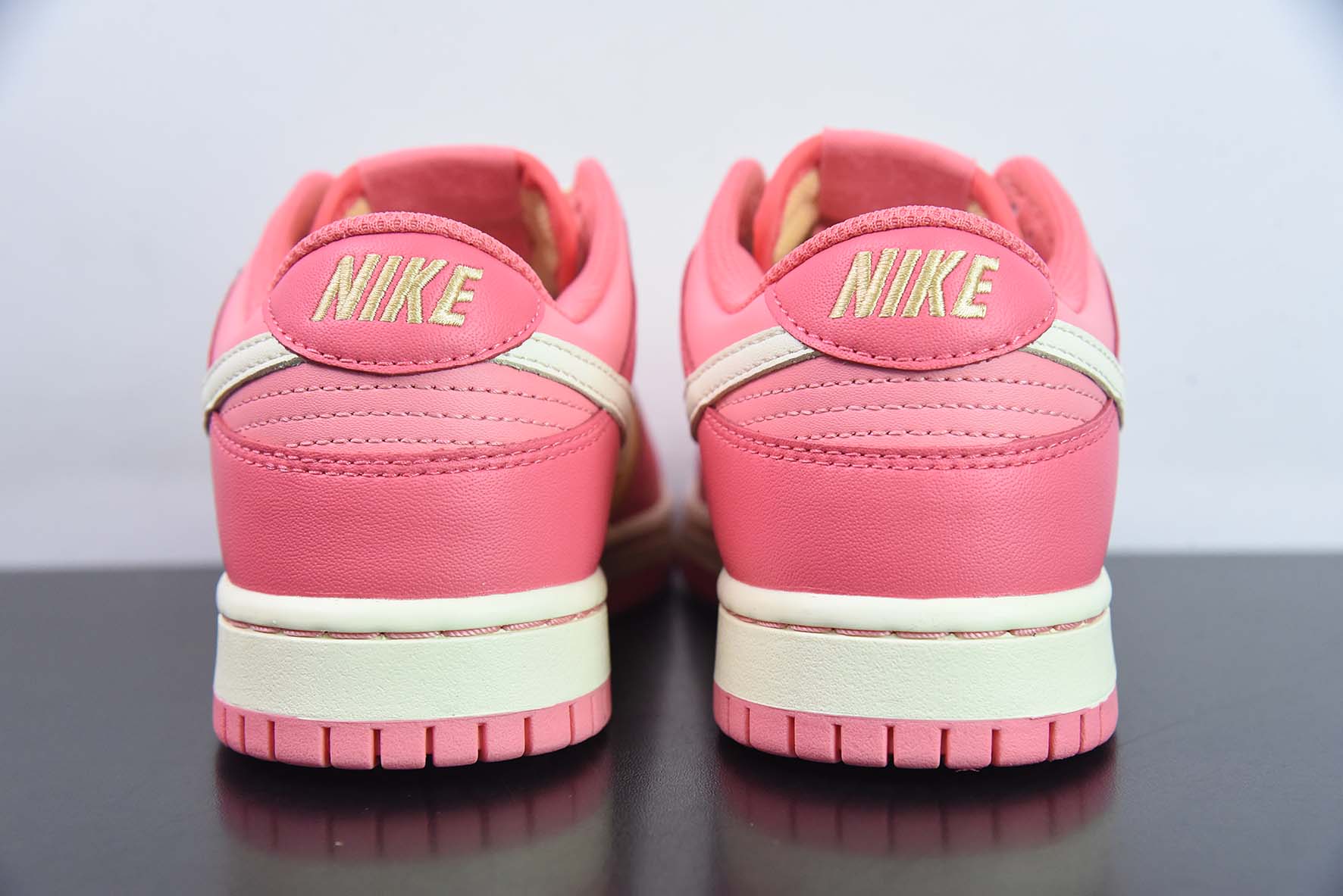 Nike SB Dunk Low 黄粉色运动板鞋 货号：DH9765 200