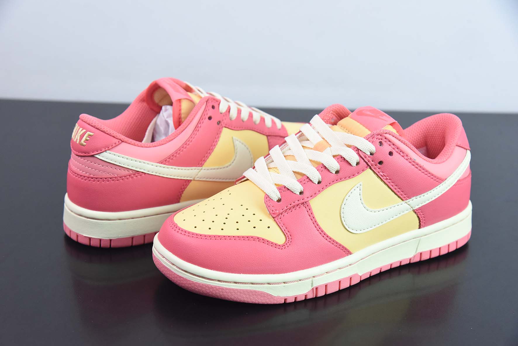 Nike SB Dunk Low 黄粉色运动板鞋 货号：DH9765 200