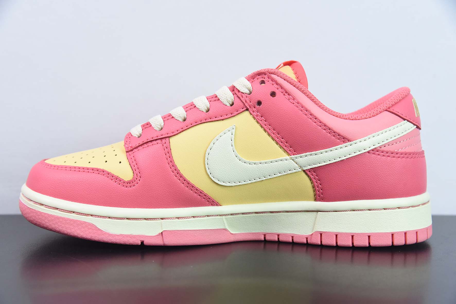 Nike SB Dunk Low 黄粉色运动板鞋 货号：DH9765 200