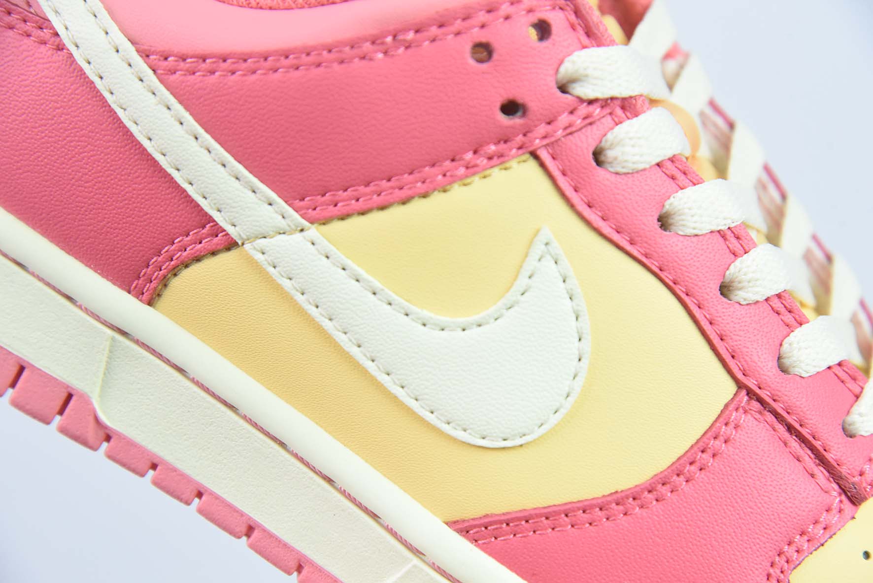 Nike SB Dunk Low 黄粉色运动板鞋 货号：DH9765 200