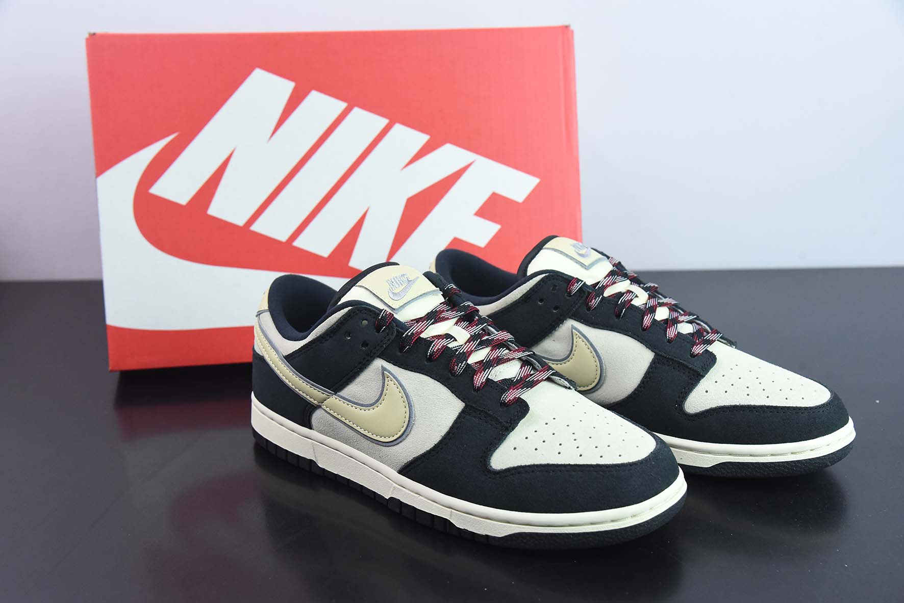 Nike Dunk Low “Black Suede” 椰奶熊猫低帮运动鞋 货号:DV3054-001